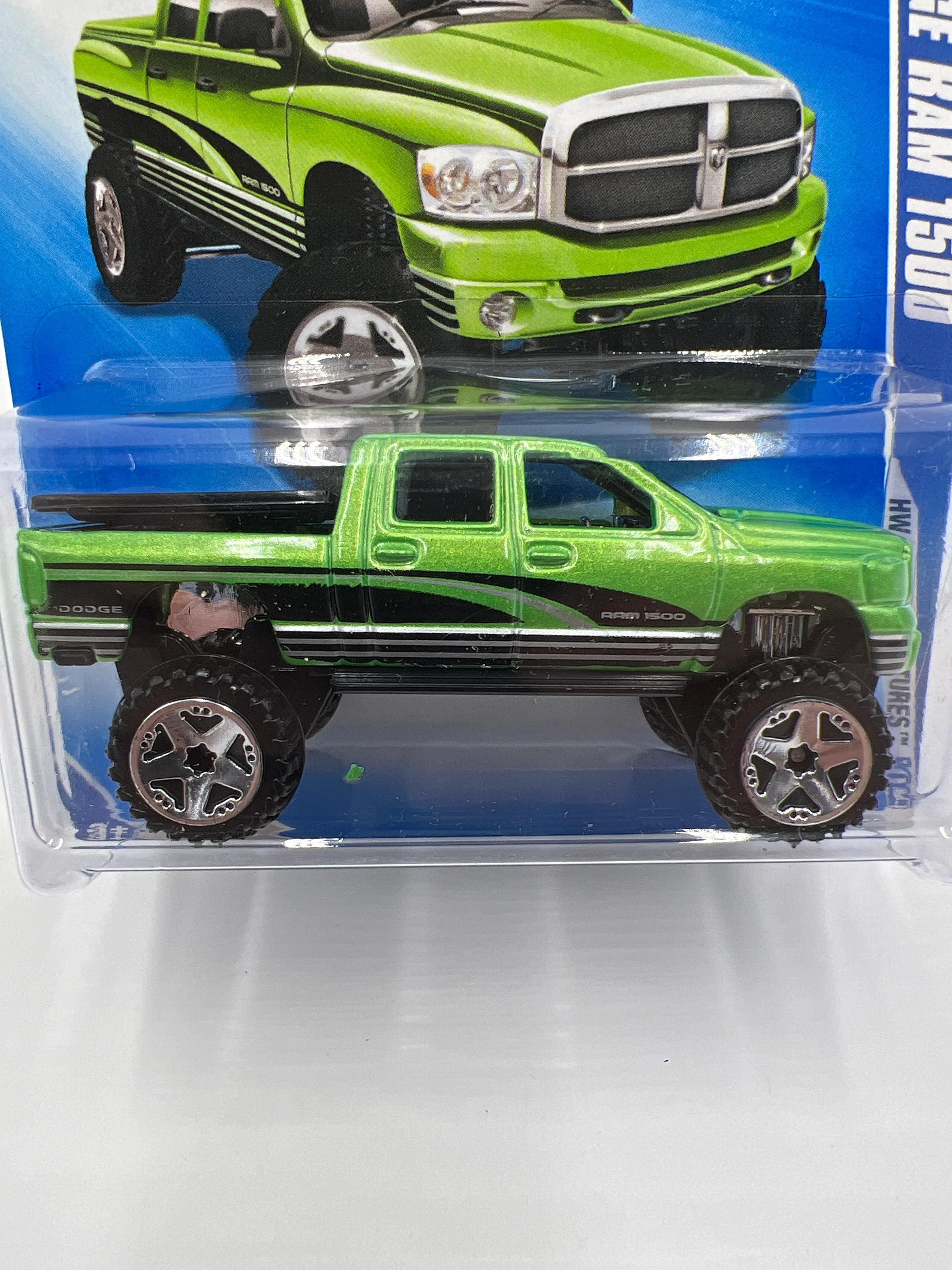 2009 Hot Wheels Special Features #87 Dodge Ram 1500 Green 39C - Image 3