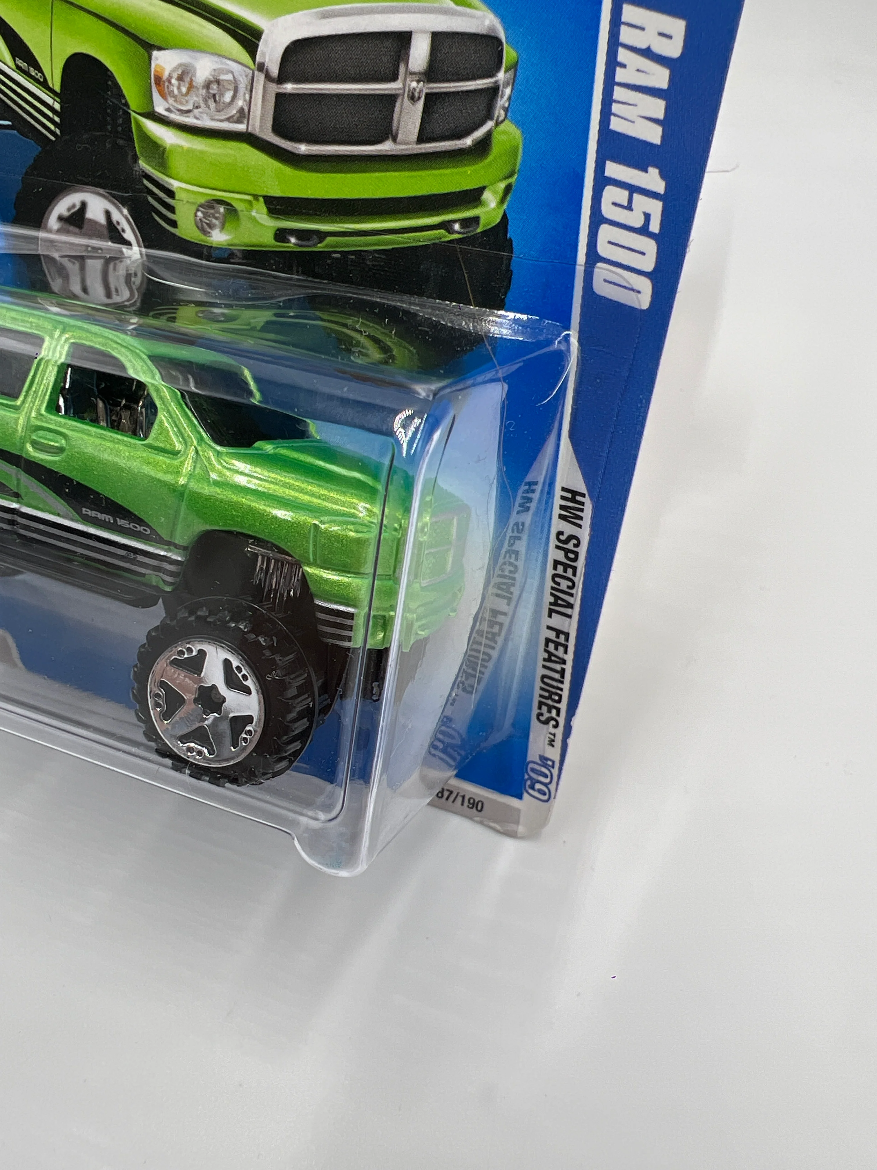 2009 Hot Wheels Special Features #87 Dodge Ram 1500 Green 39C - Image 4