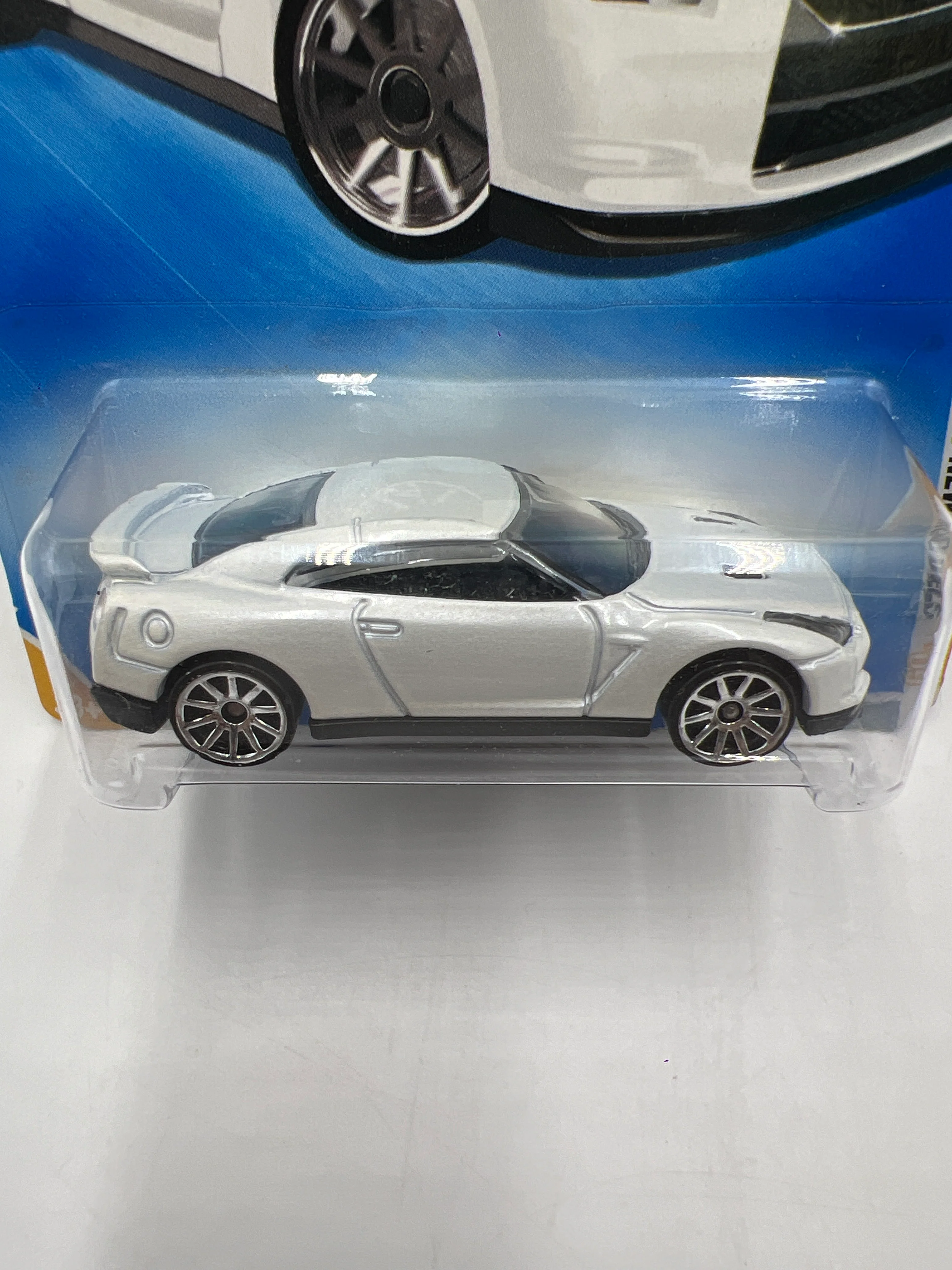2009 Hot Wheels New Models #001 2009 Nissan GT-R White 79B - Image 3
