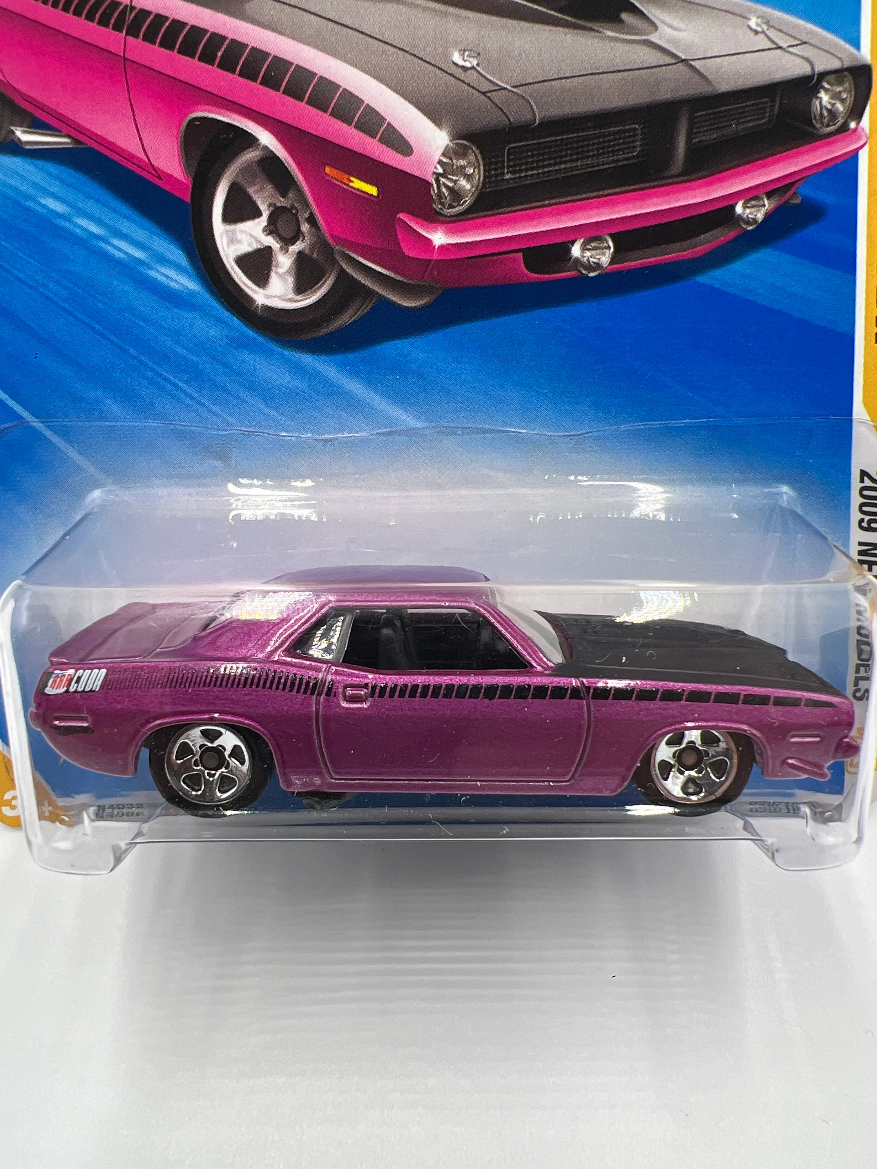 2009 Hot Wheels New Models #29 70 Plymouth AAR Cuda Magenta 47G - Image 3