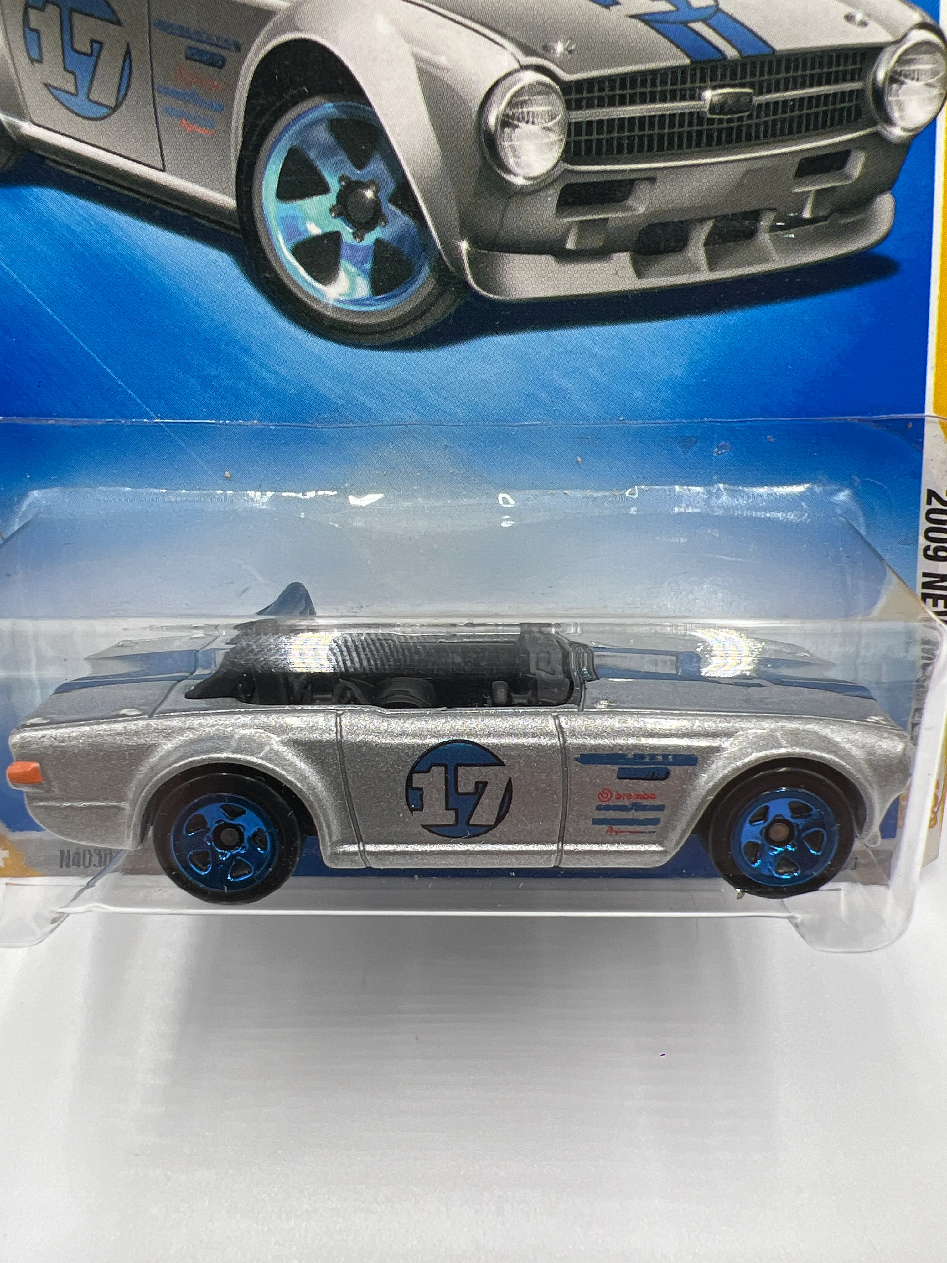 2009 Hot Wheels New Models #33 Triumph TR6 Silver 67B - Image 3
