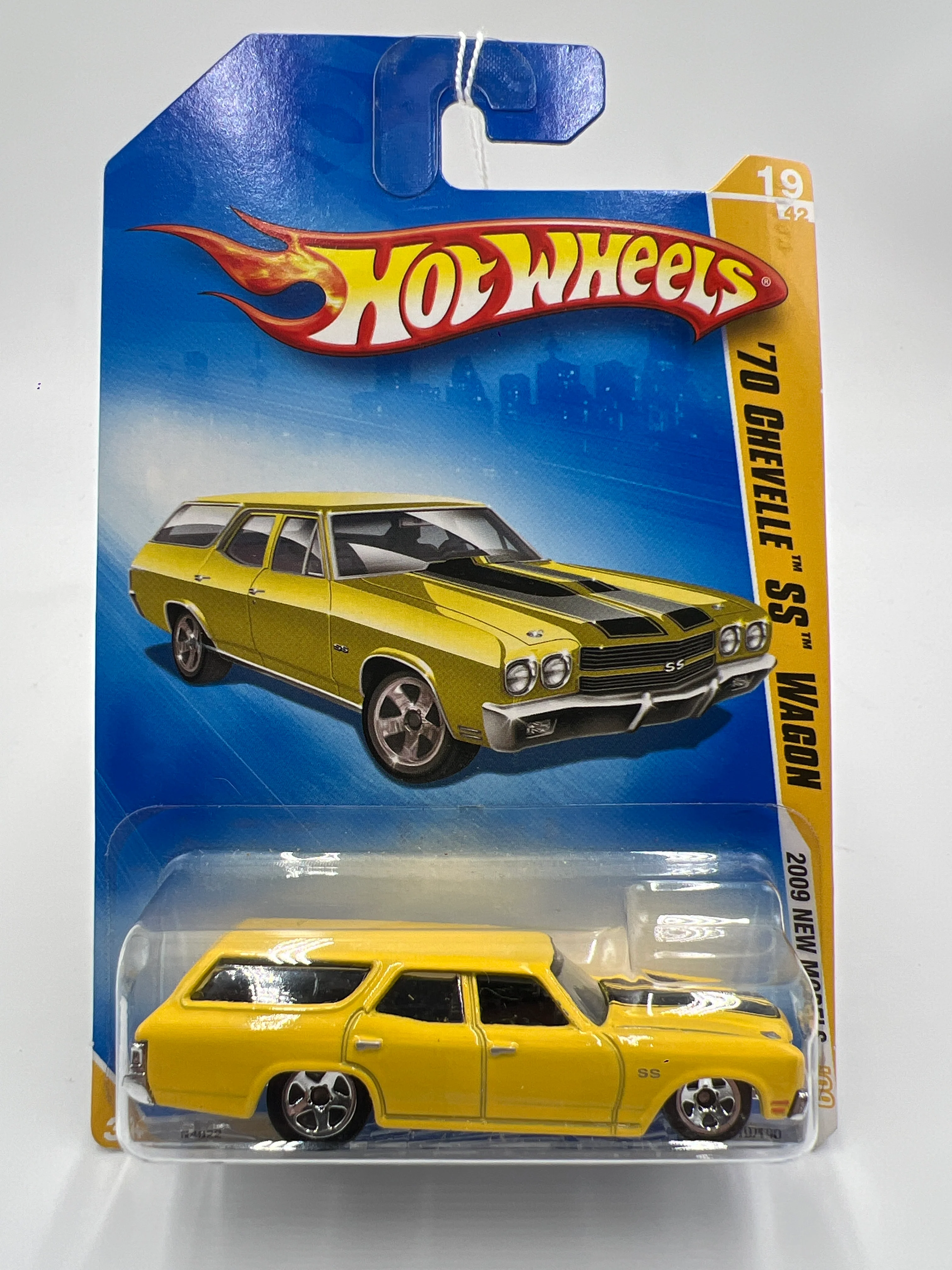 2009 Hot Wheels New Models #19 70 Chevelle SS Wagon Yellow 10H - Image 2