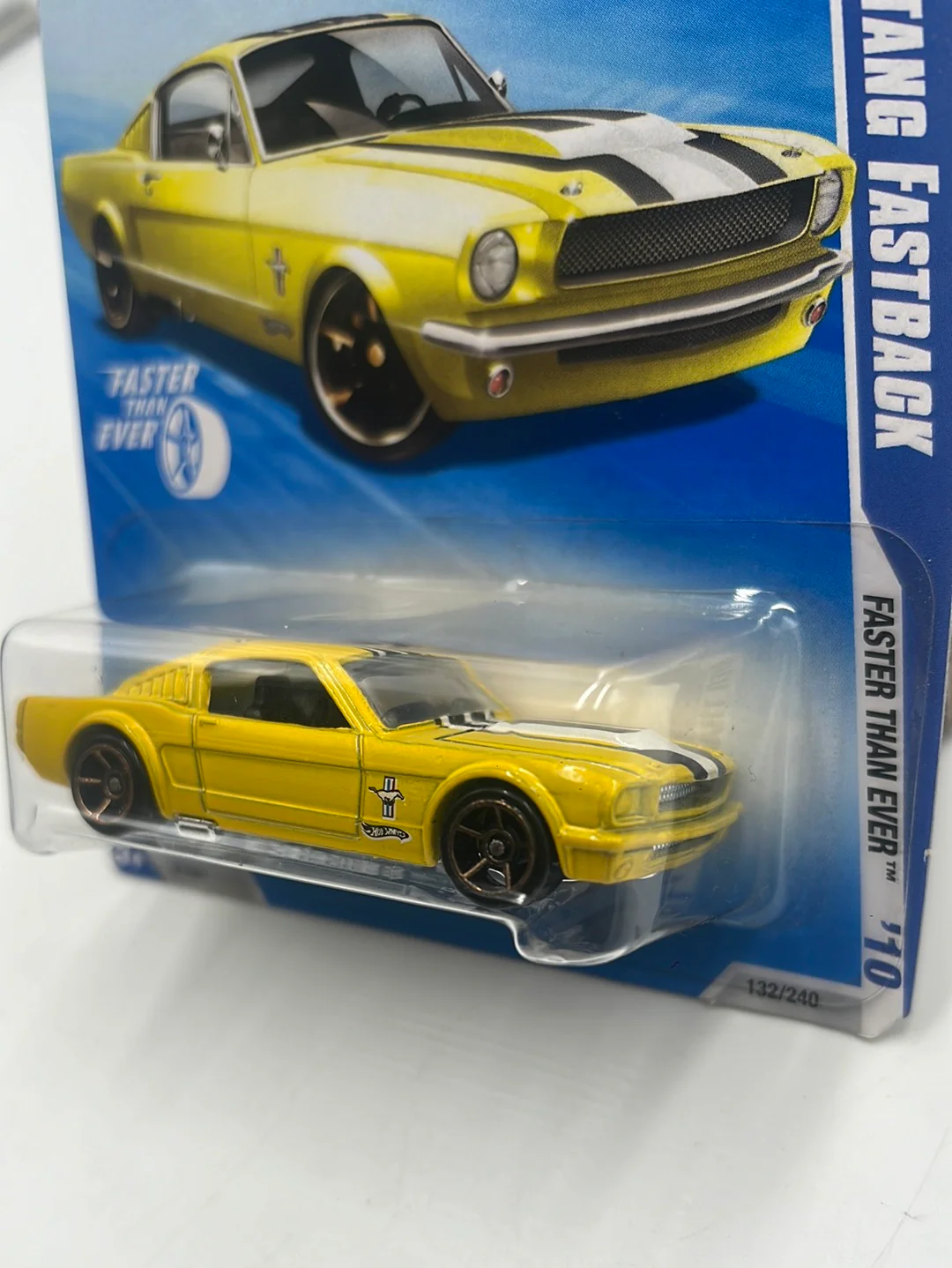 2010 Hot Wheels Faster Than Ever Ford Mustang Fastback Walmart Exclusive Yellow 132/240 236B - Image 5