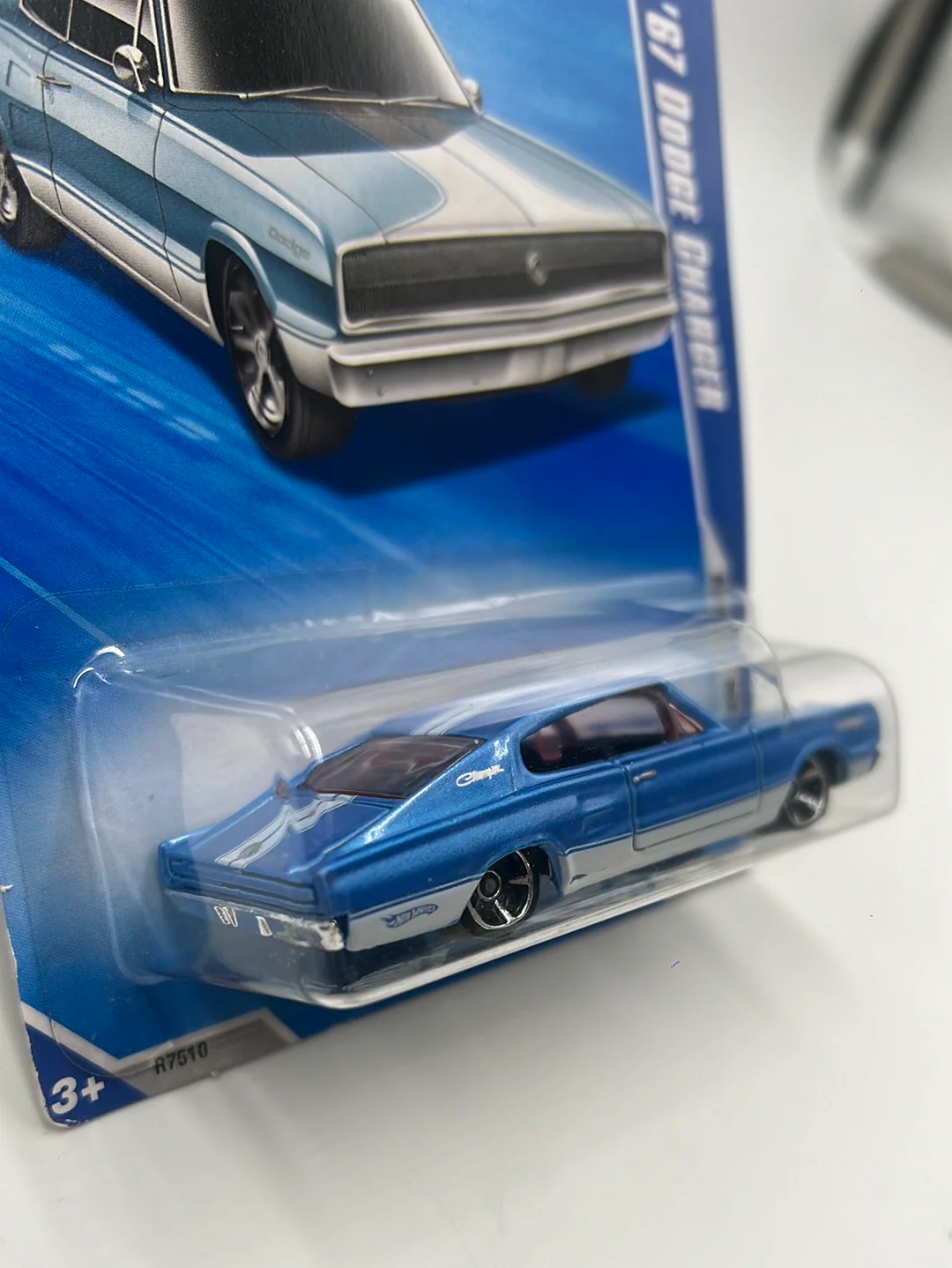 2010 Hot Wheels Hot Auction ‘67 Dodge Charger Blue w/Pink Window Variation 85/240 SR - Image 5