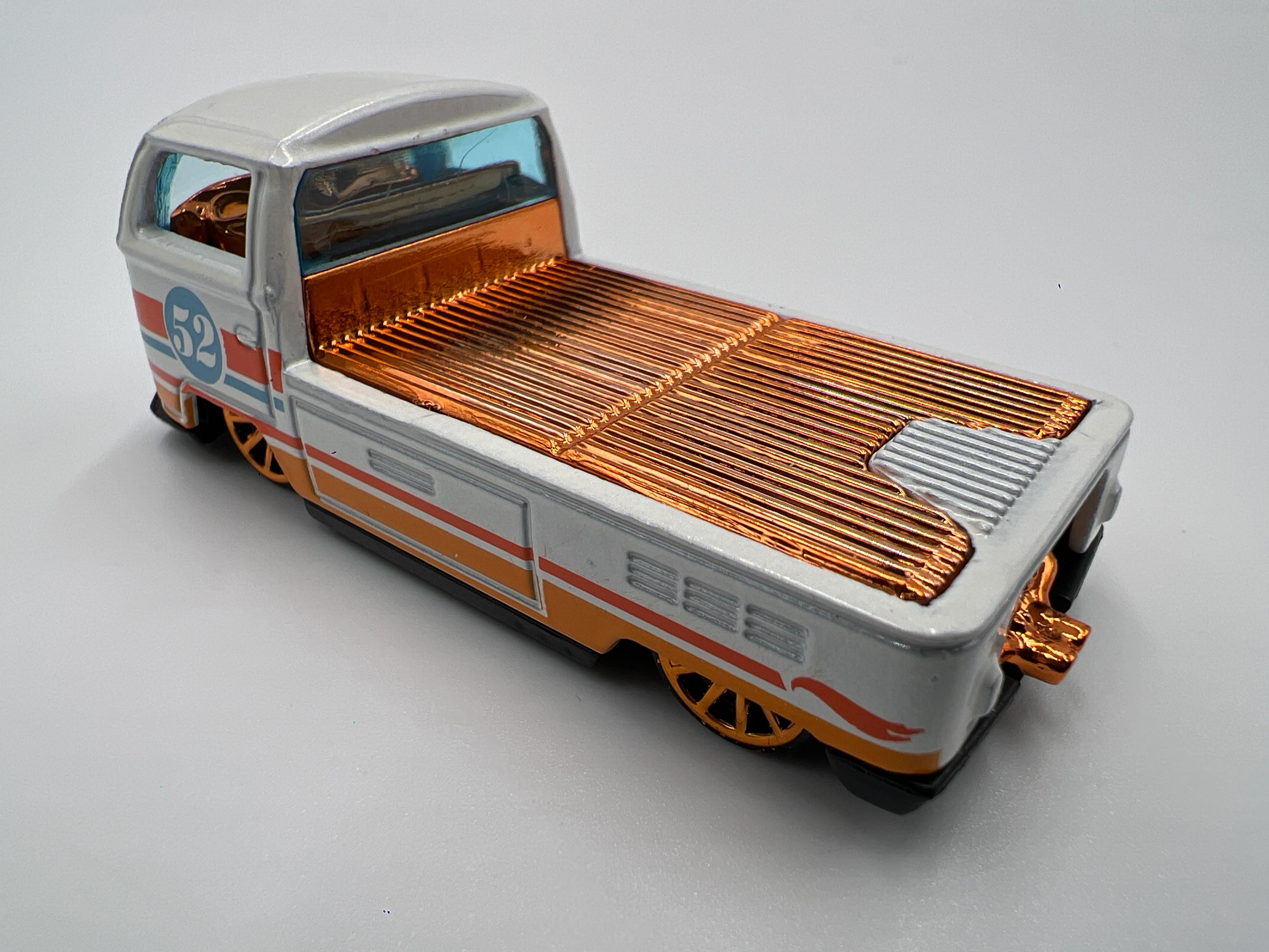 Hot Wheels 1/64 Pearl & Chrome Series Volkswagen T2 Pickup Loose - Image 2