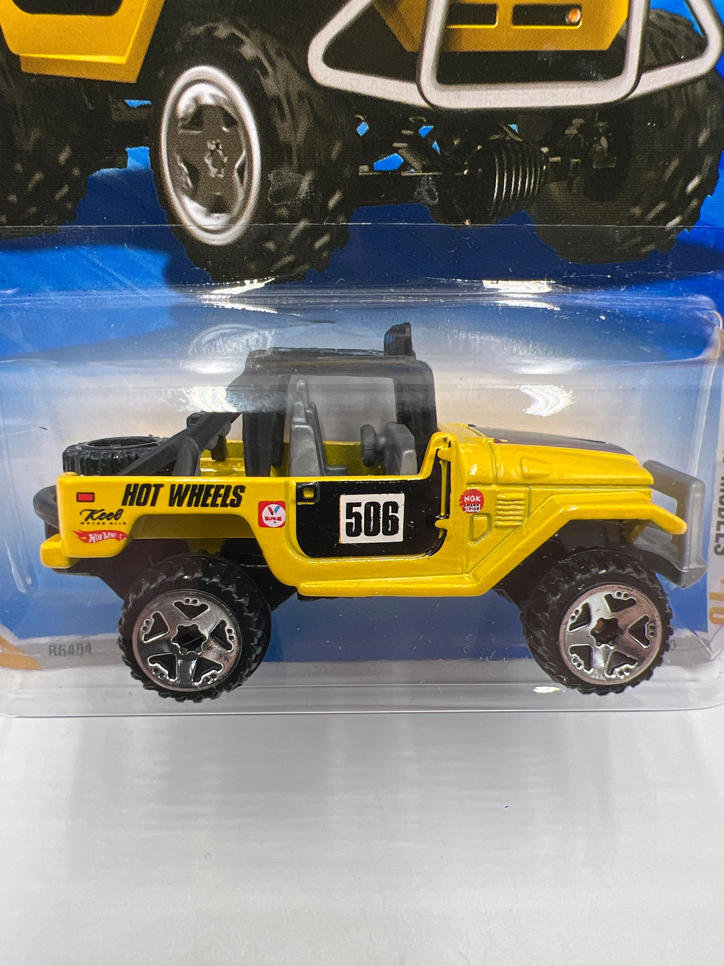 2010 Hot Wheels New Models #41 Toyota Land Cruiser FJ40 Yellow 94C - Image 3