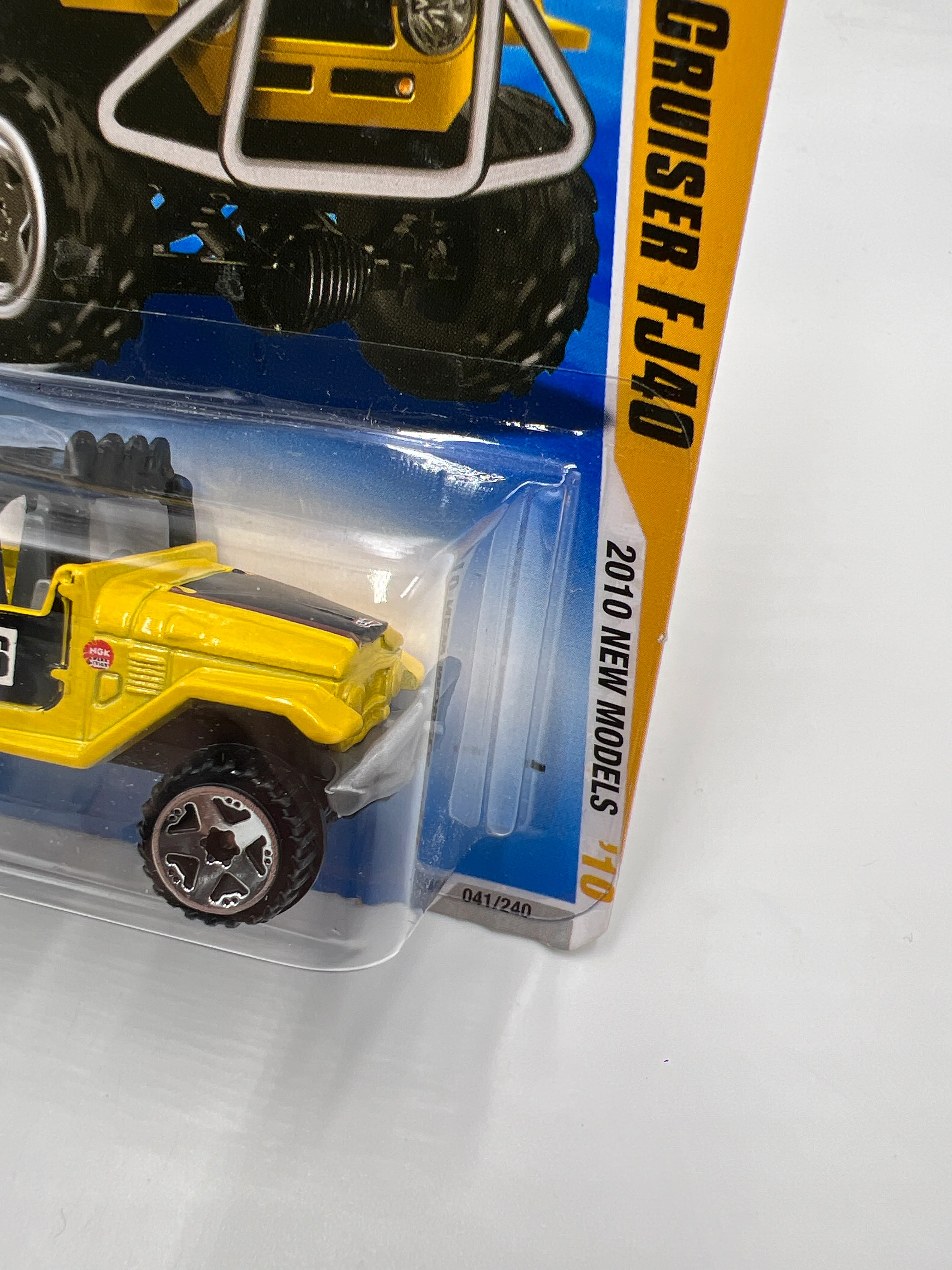 2010 Hot Wheels New Models #41 Toyota Land Cruiser FJ40 Yellow 94C - Image 4