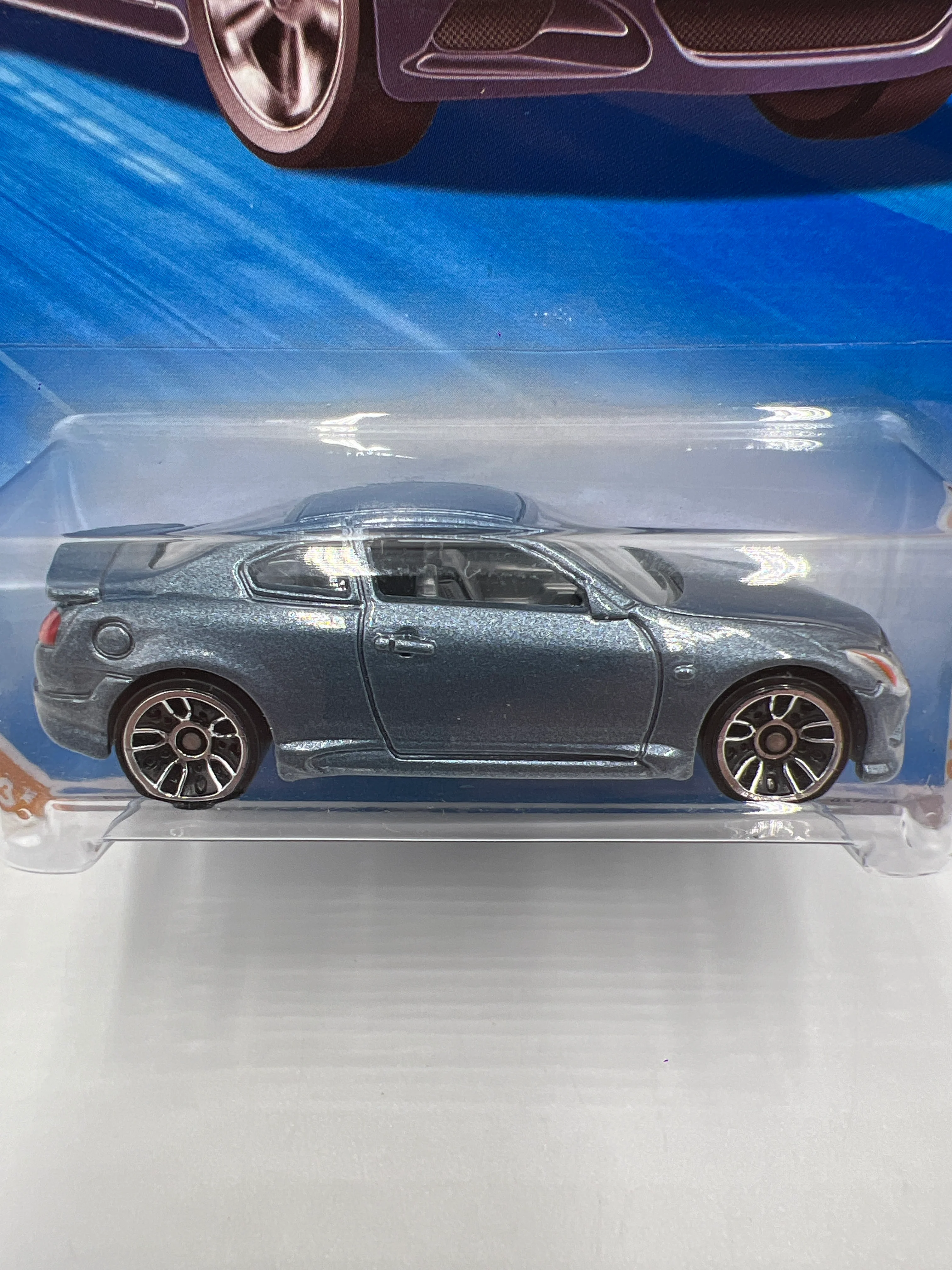 2010 Hot Wheels Premiere #37 10 Infiniti G37 Blue W/Protector International Card - Image 3