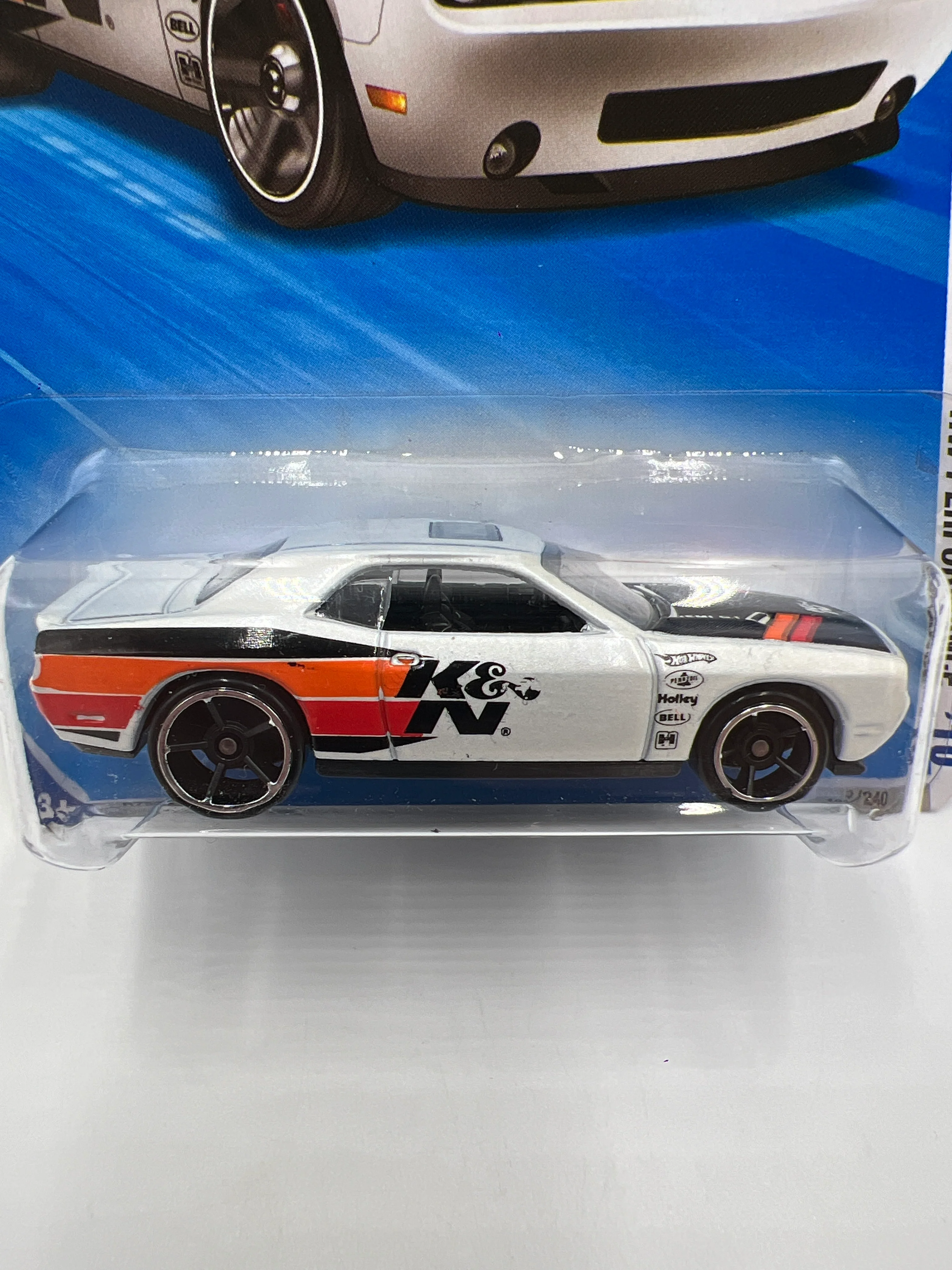 2010 Hot Wheels Performance #100 Dodge Challenger SRT8 White K&N 40D - Image 3