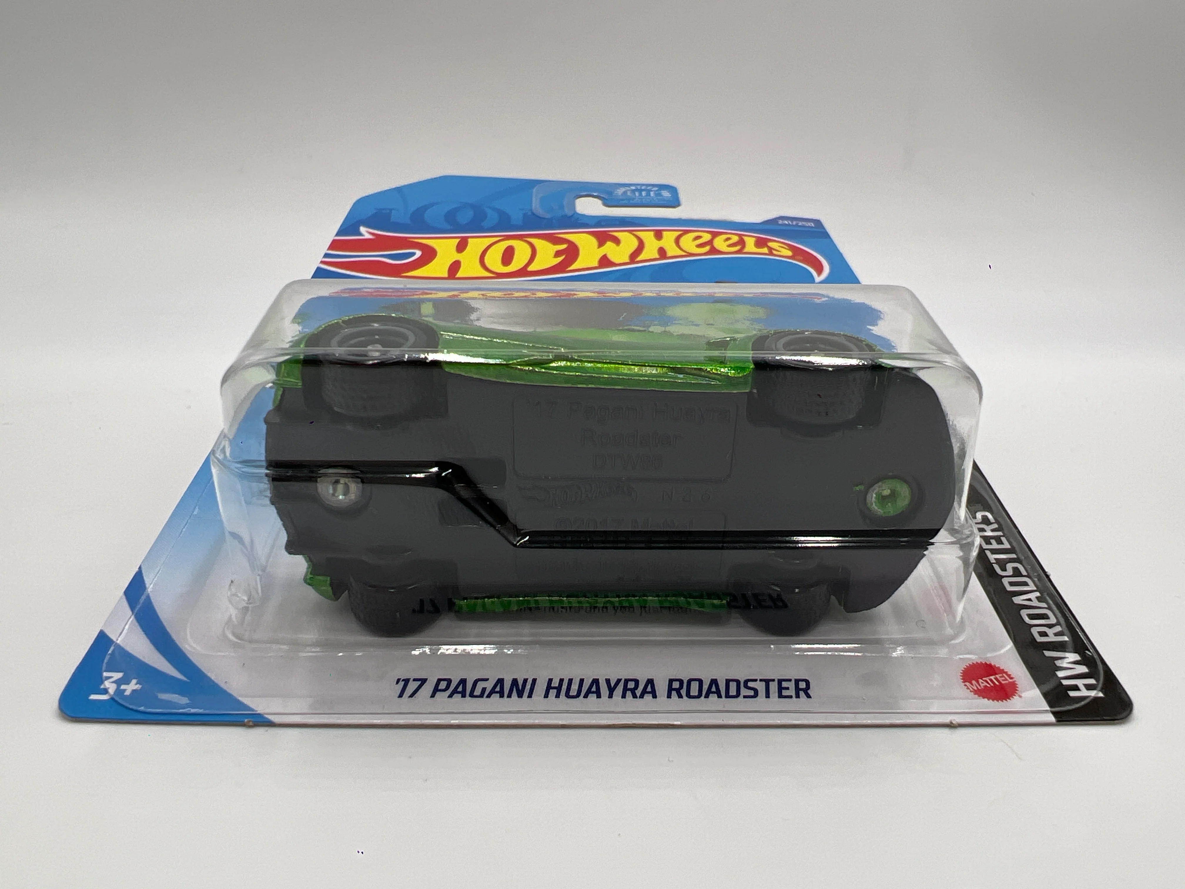 2020 Hot Wheels Super Treasure Hunt #241 17 Pagani Huayra Roadster Green W/Protector - Image 5