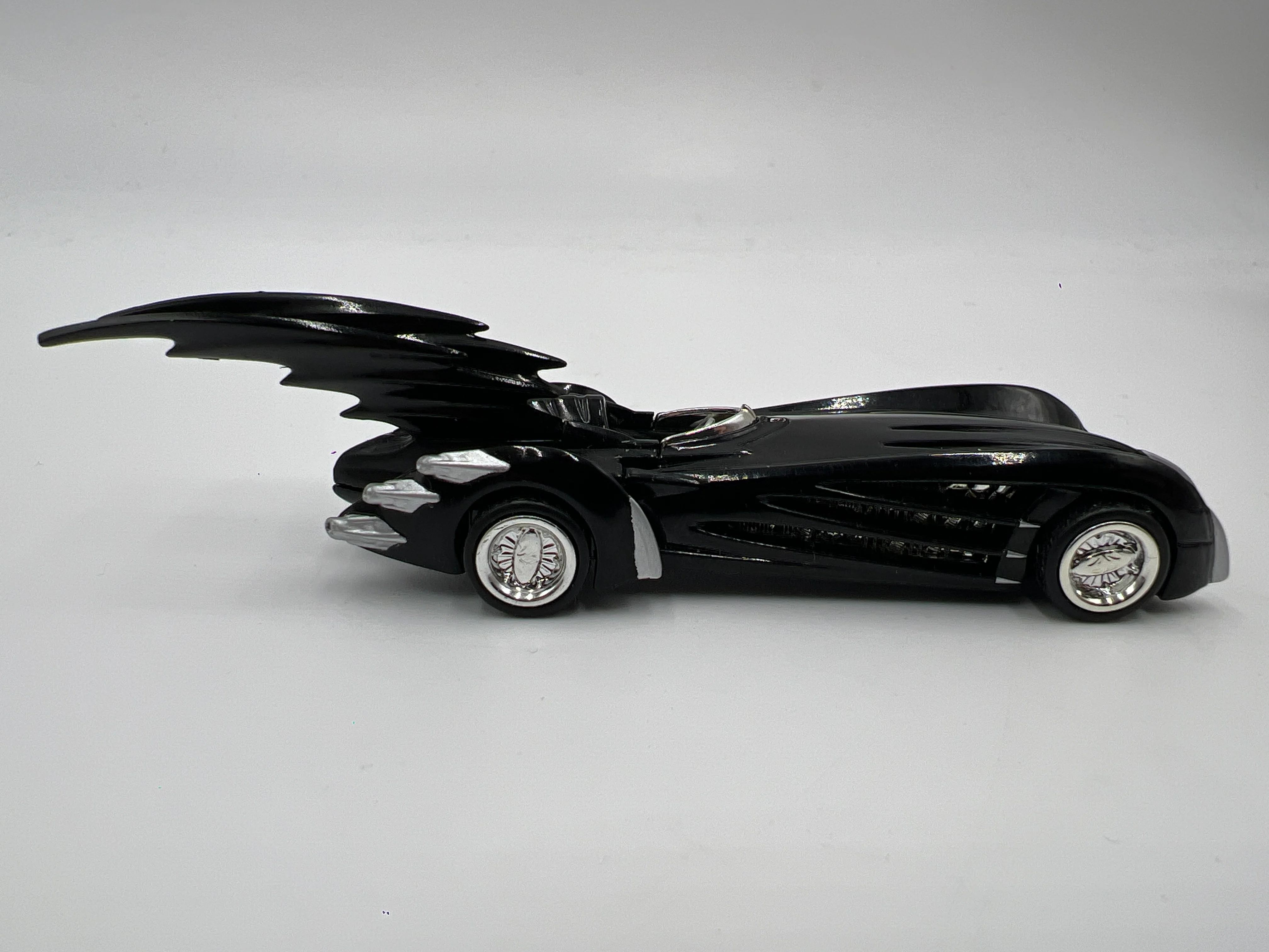 2004 Hot Wheels 1/64 Collectibles Batman & Robin Batmobile Black Loose - Image 3