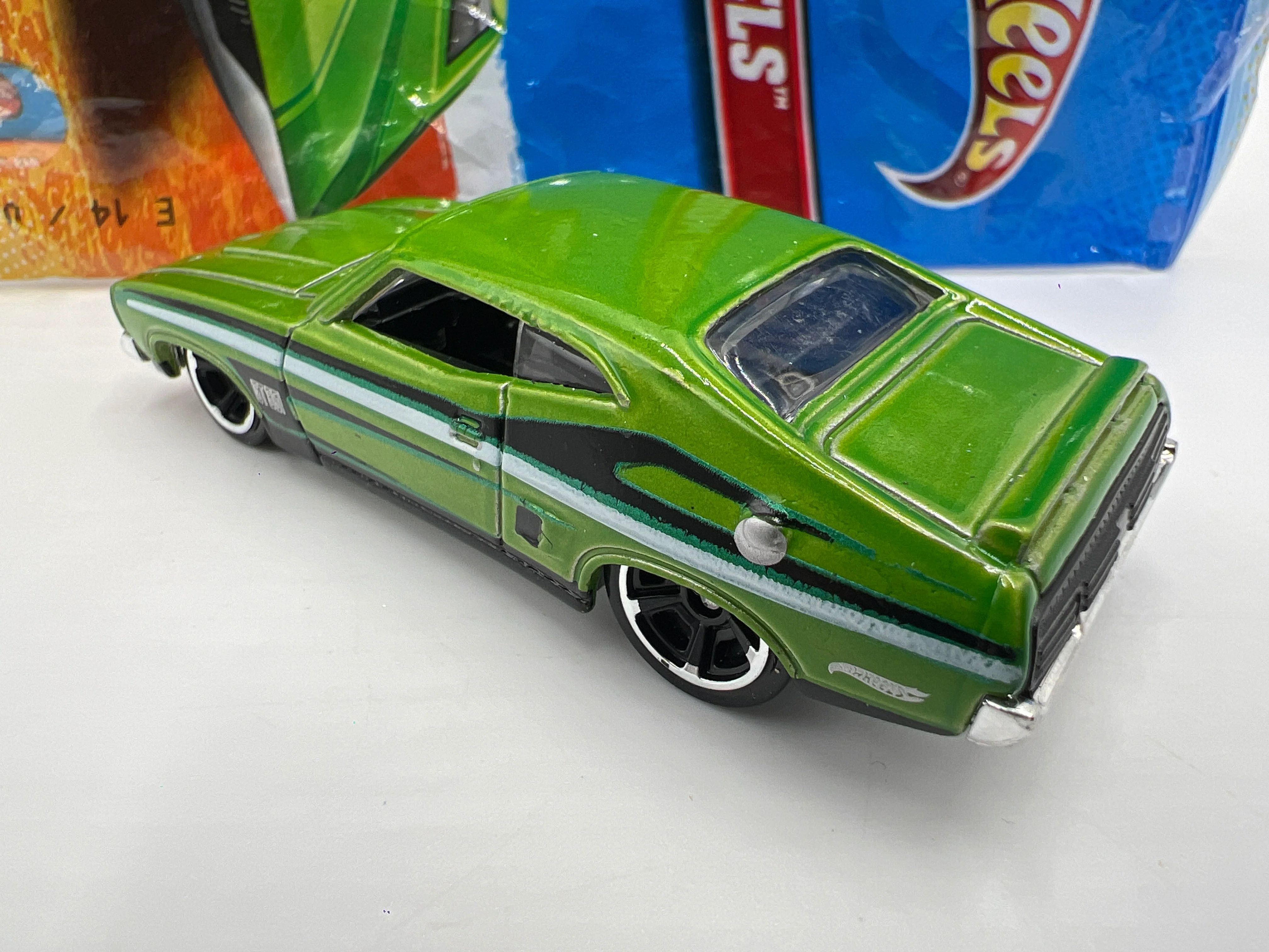 2011 Hot Wheels Mystery Models #6 73 Ford Falcon Green W/Poster - Image 3