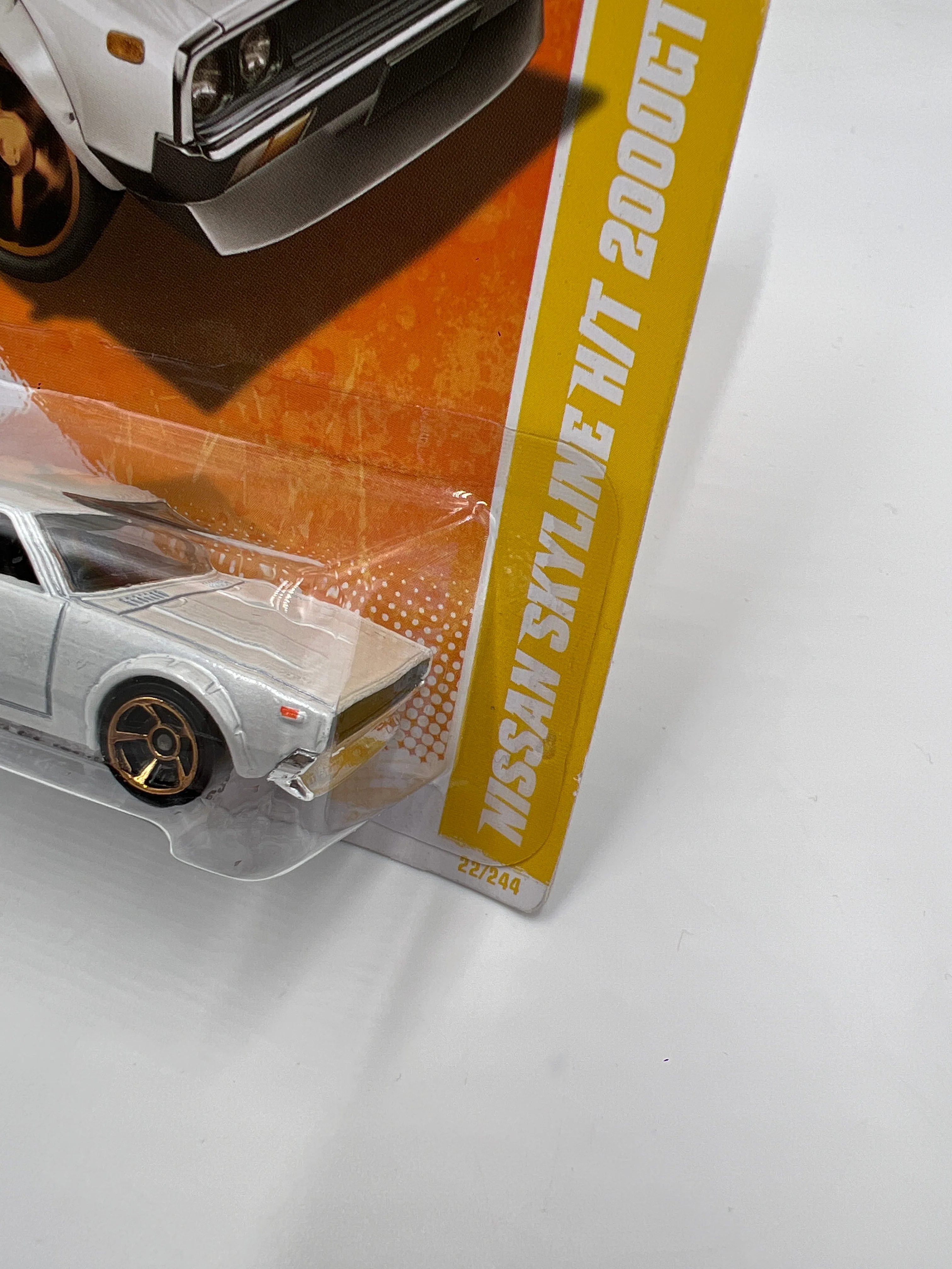 2011 Hot Wheels New Models #22 Nissan Skyline H/T 2000GT-R White 82A - Image 4