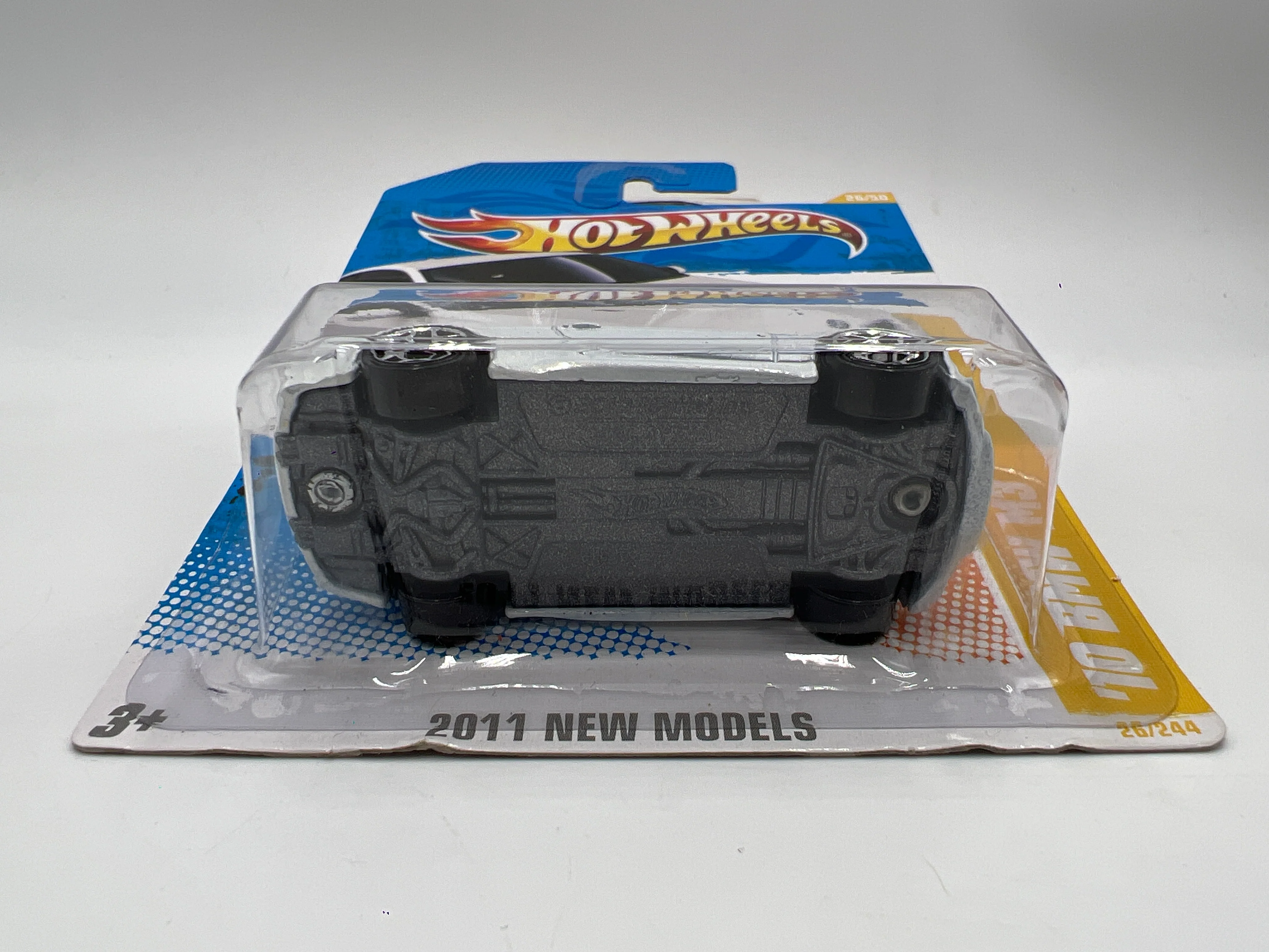 2011 Hot Wheels New Models #26 10 BMW M3 White W/Protector - Image 6