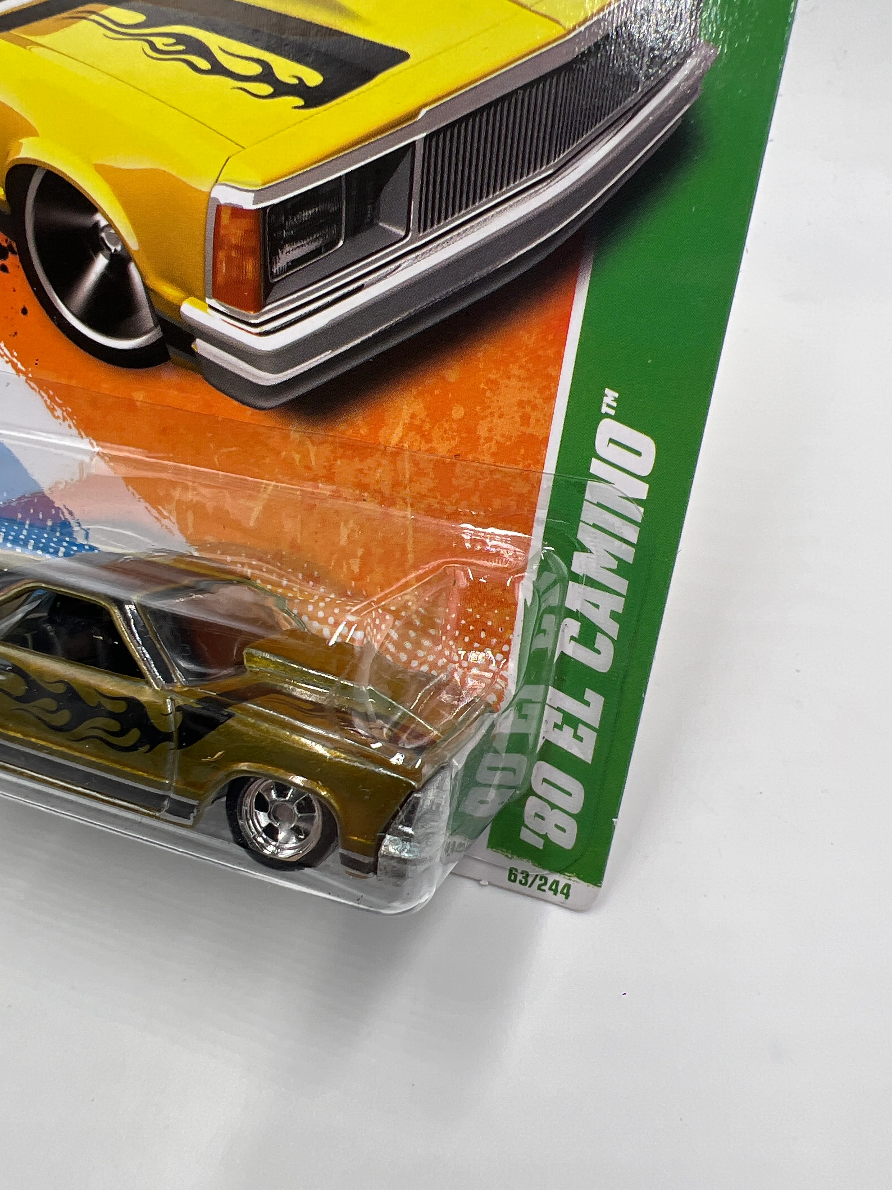 2011 Hot Wheels Super Treasure Hunt #63 80 El Camino Gold W/Protector - Image 3