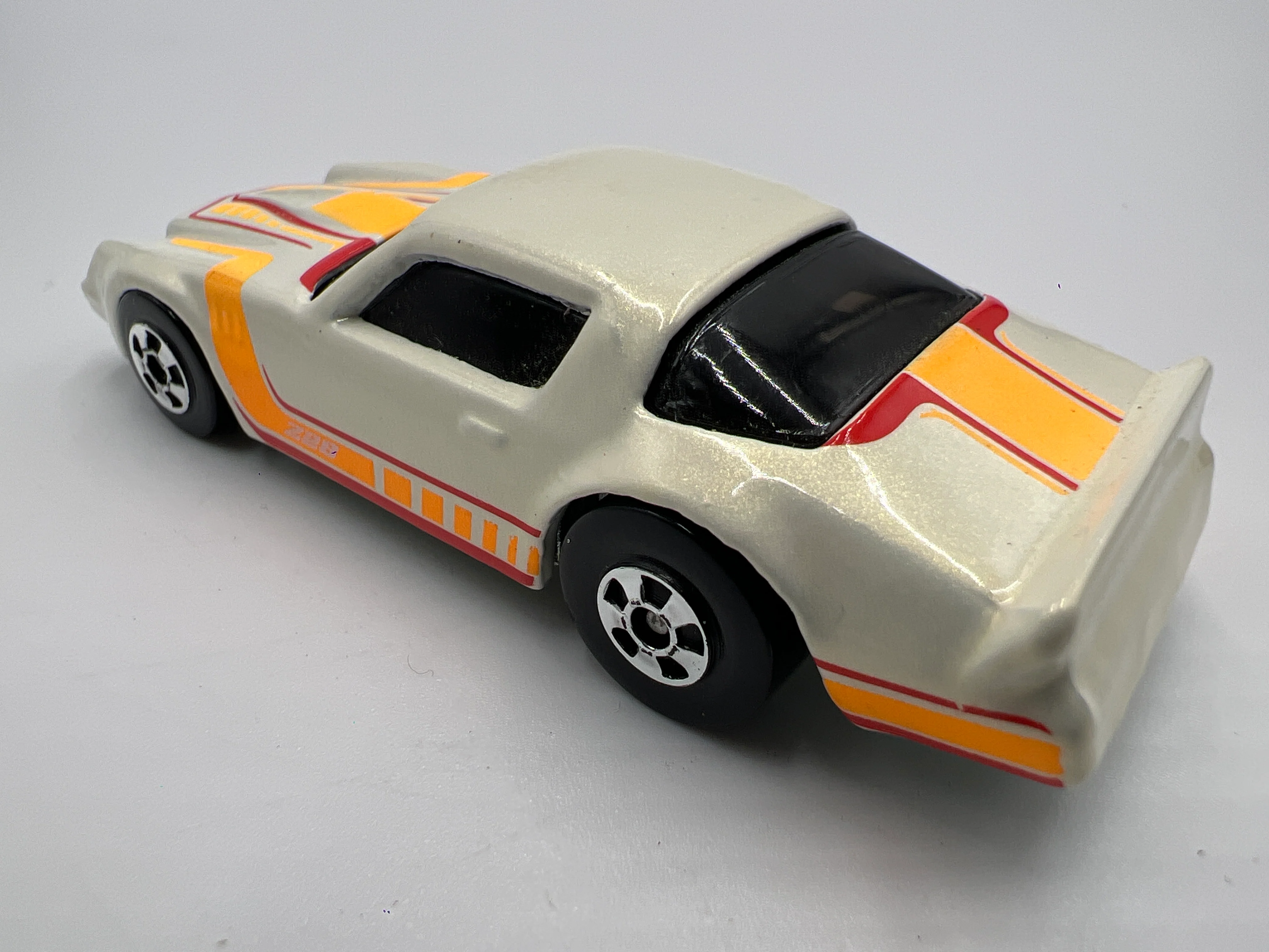 2011 Hot Wheels The Hot Ones 1982 Chevy Camaro Z-28 White Loose - Image 3