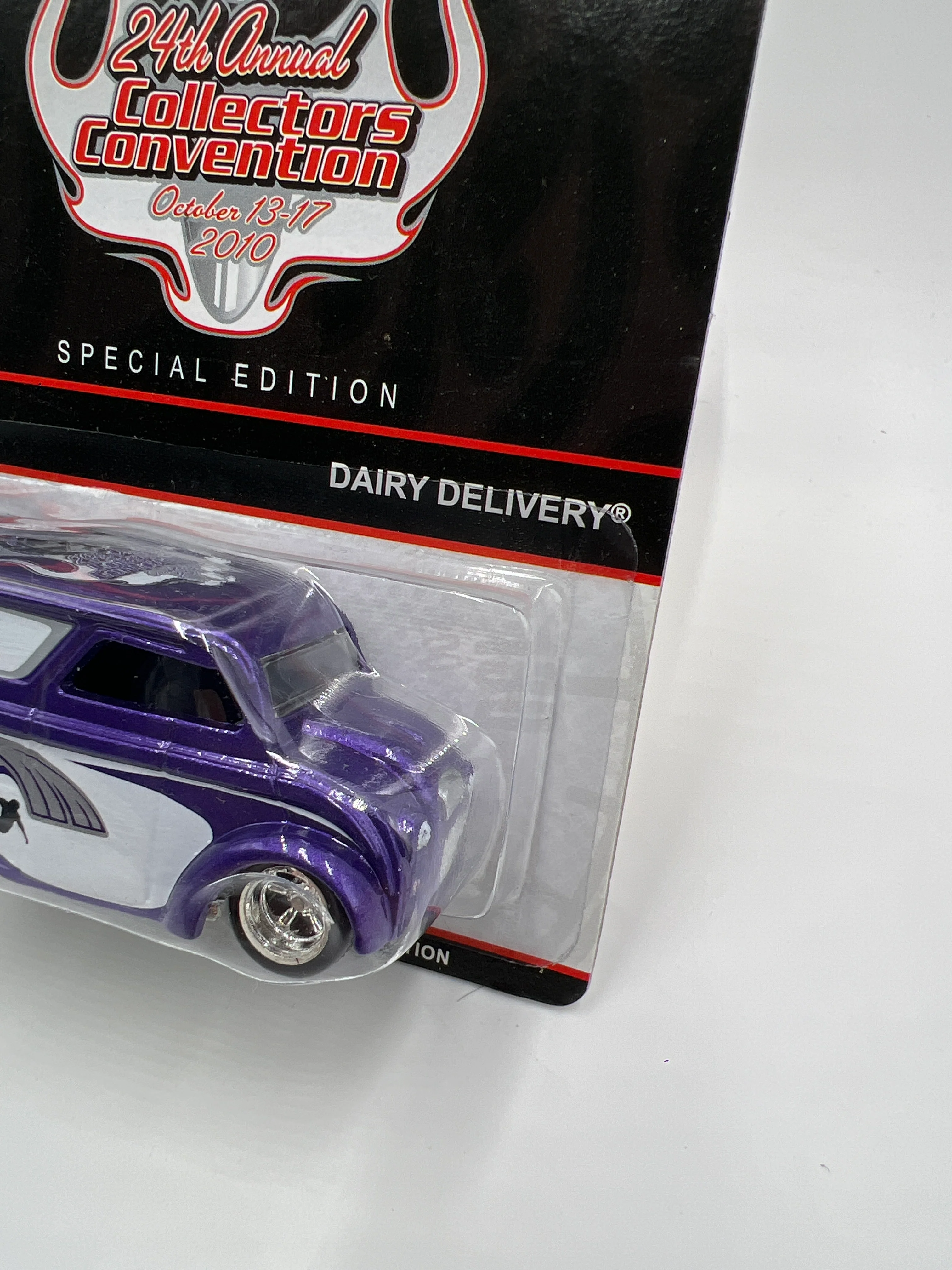 2010 Hot Wheels 24th Annual Collectors Convention LA #2384/2400 Dairy Delivery W/Protector - Image 3