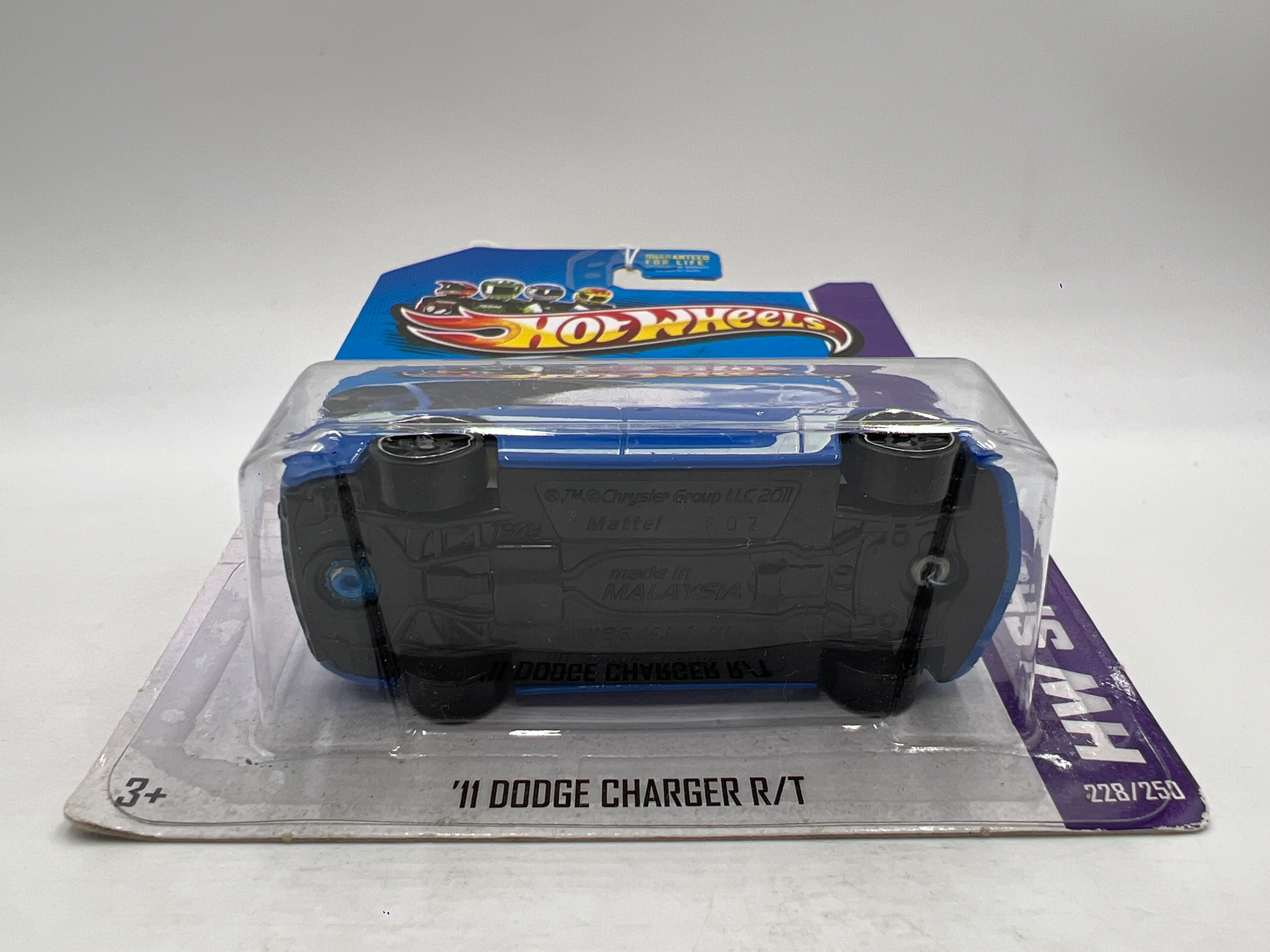 2013 Hot Wheels Showroom #228 11 Dodge Charger R/T Blue 55A - Image 5