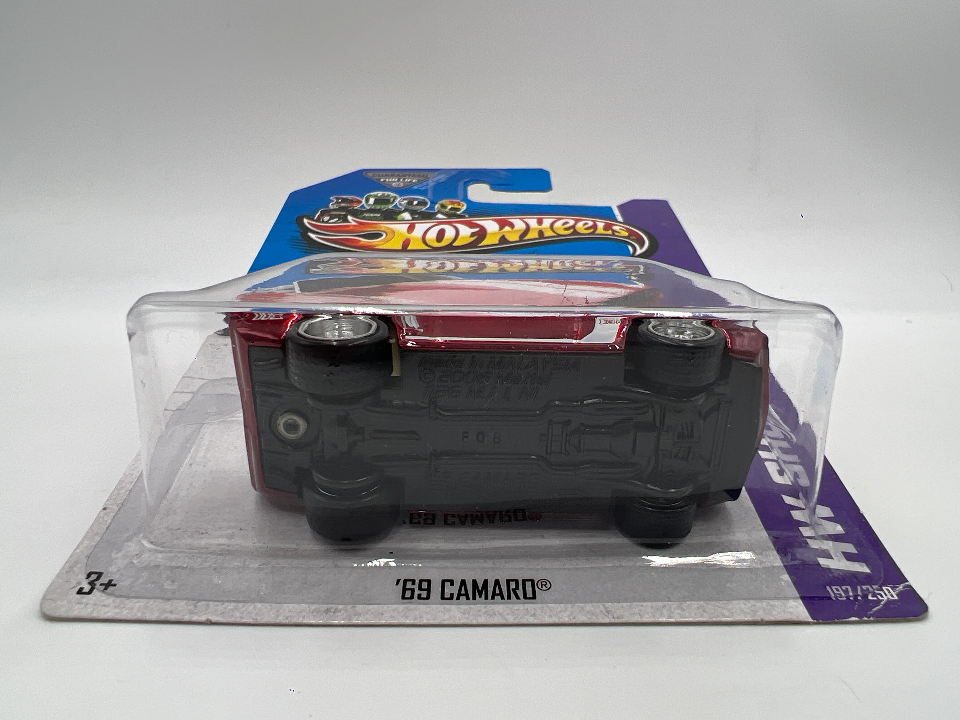 2013 Hot Wheels Super Treasure Hunt #197 69 Camaro Red W/ Protector - Image 5