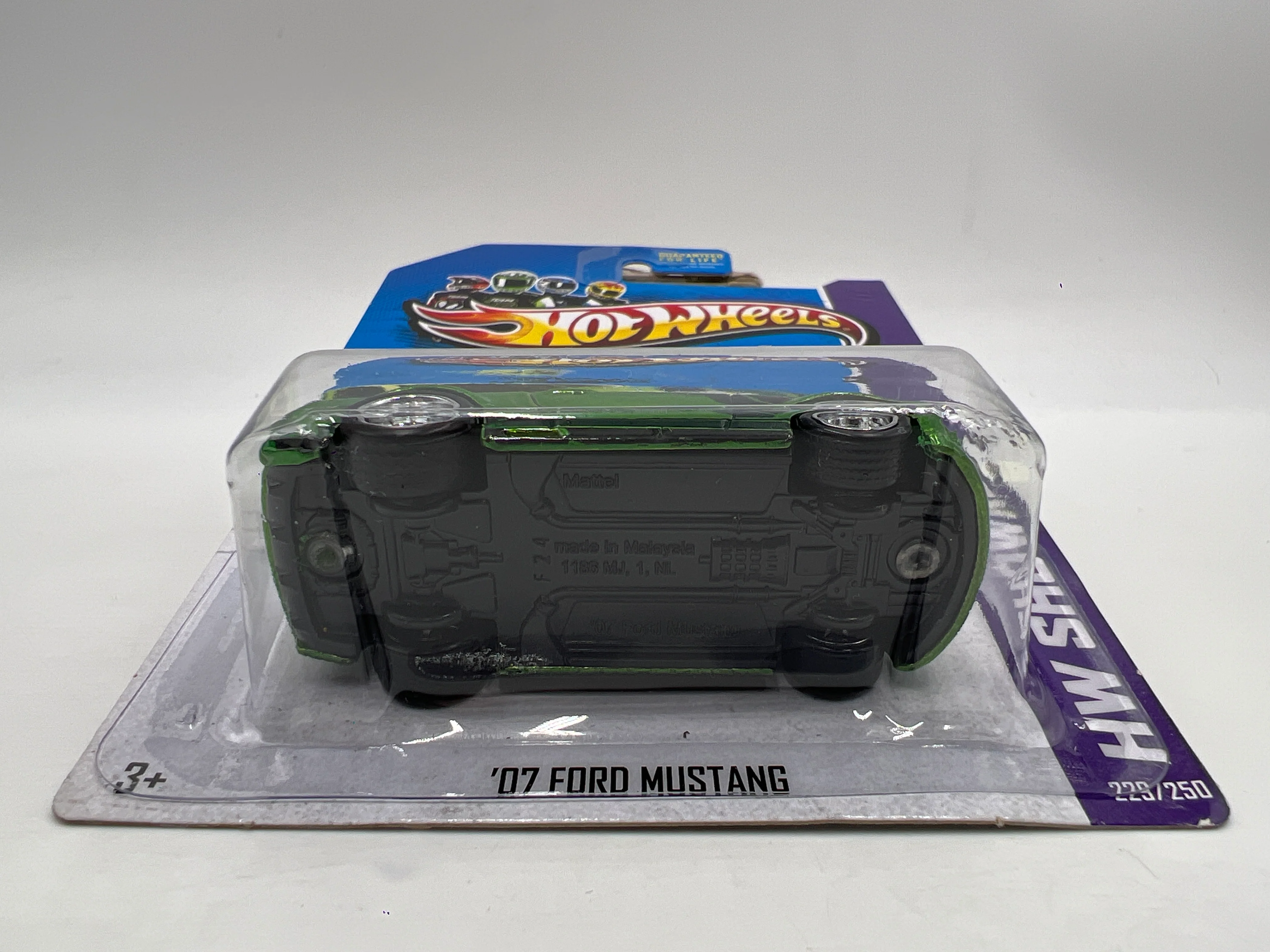 2013 Hot Wheels Super Treasure Hunt #229 07 Ford Mustang Green W/Protector - Image 5