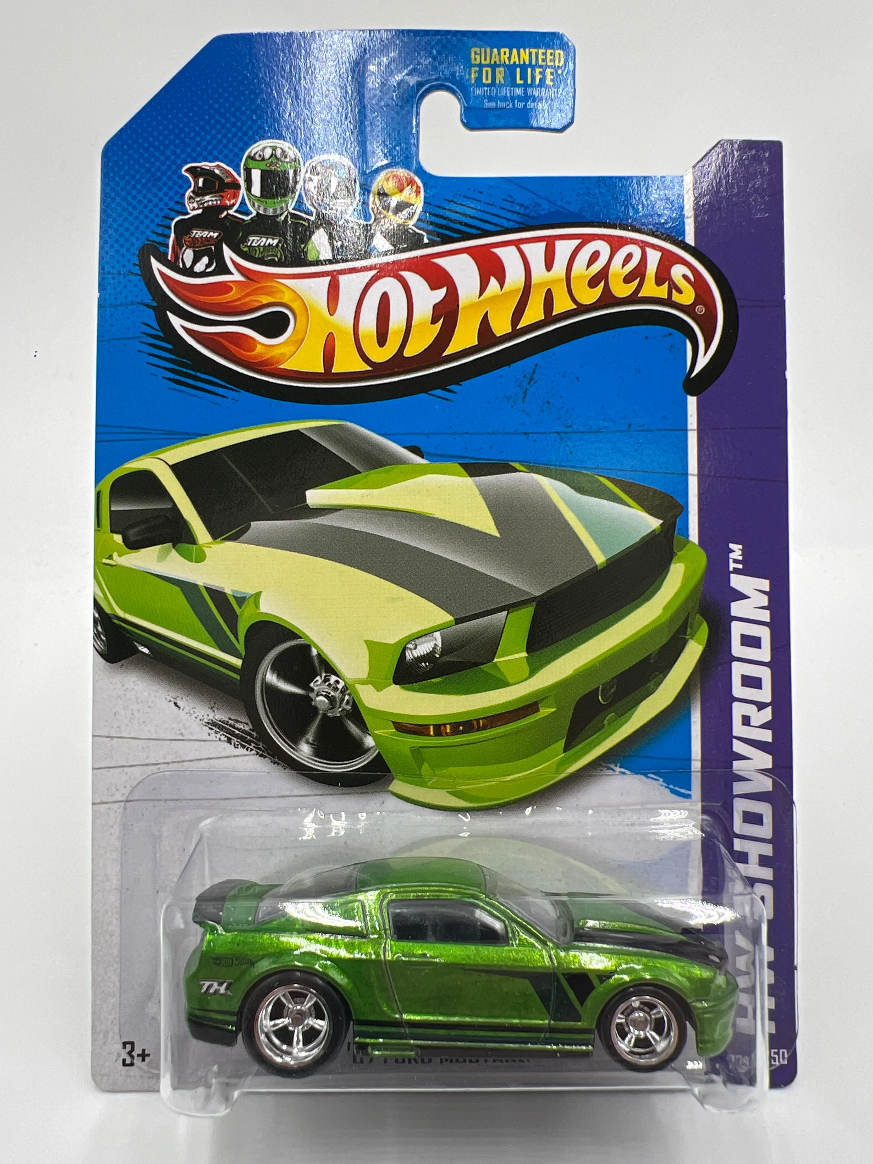 2013 Hot Wheels Super Treasure Hunt #229 07 Ford Mustang Green W/Protector - Image 2