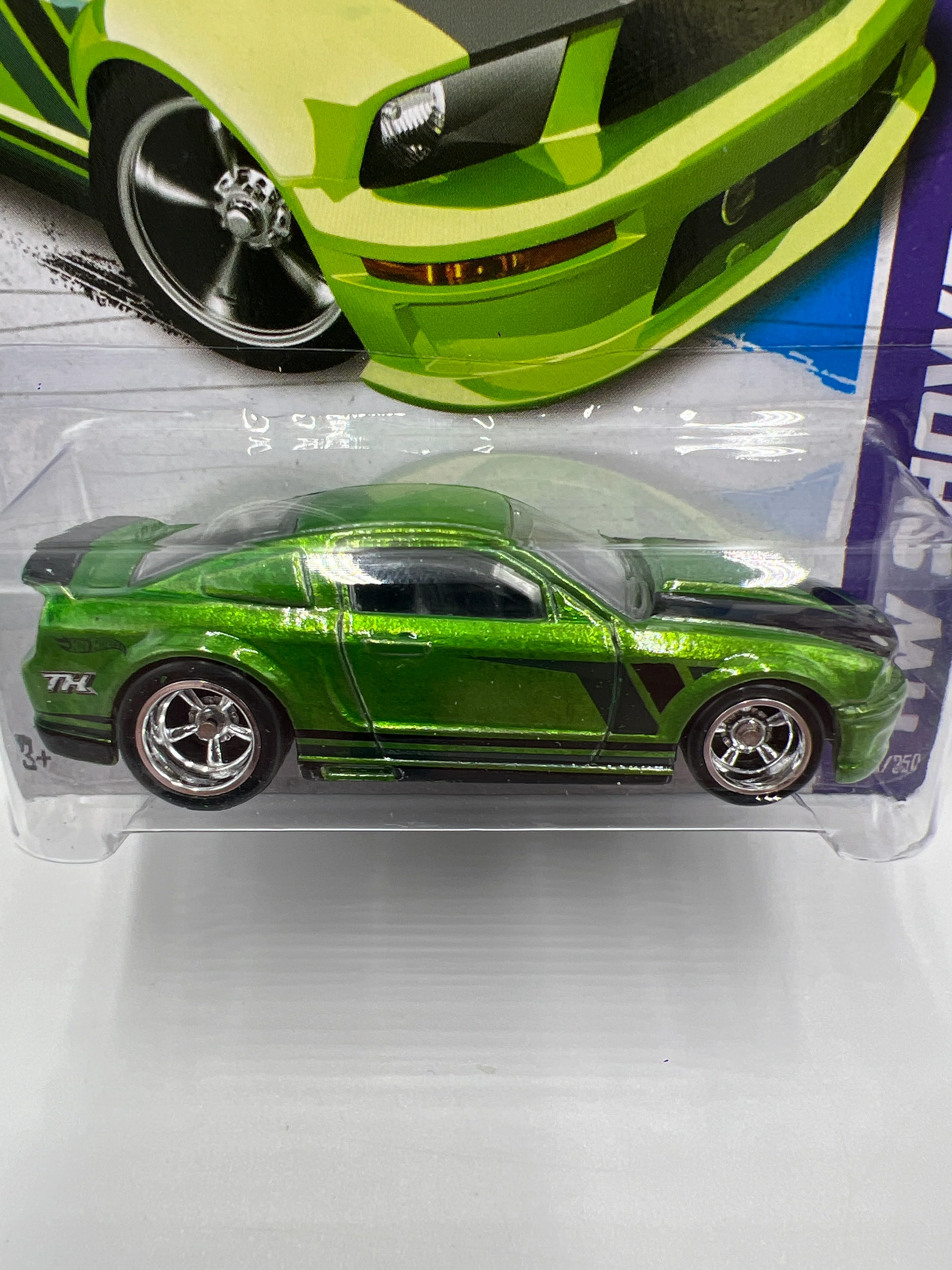 2013 Hot Wheels Super Treasure Hunt #229 07 Ford Mustang Green W/Protector - Image 3