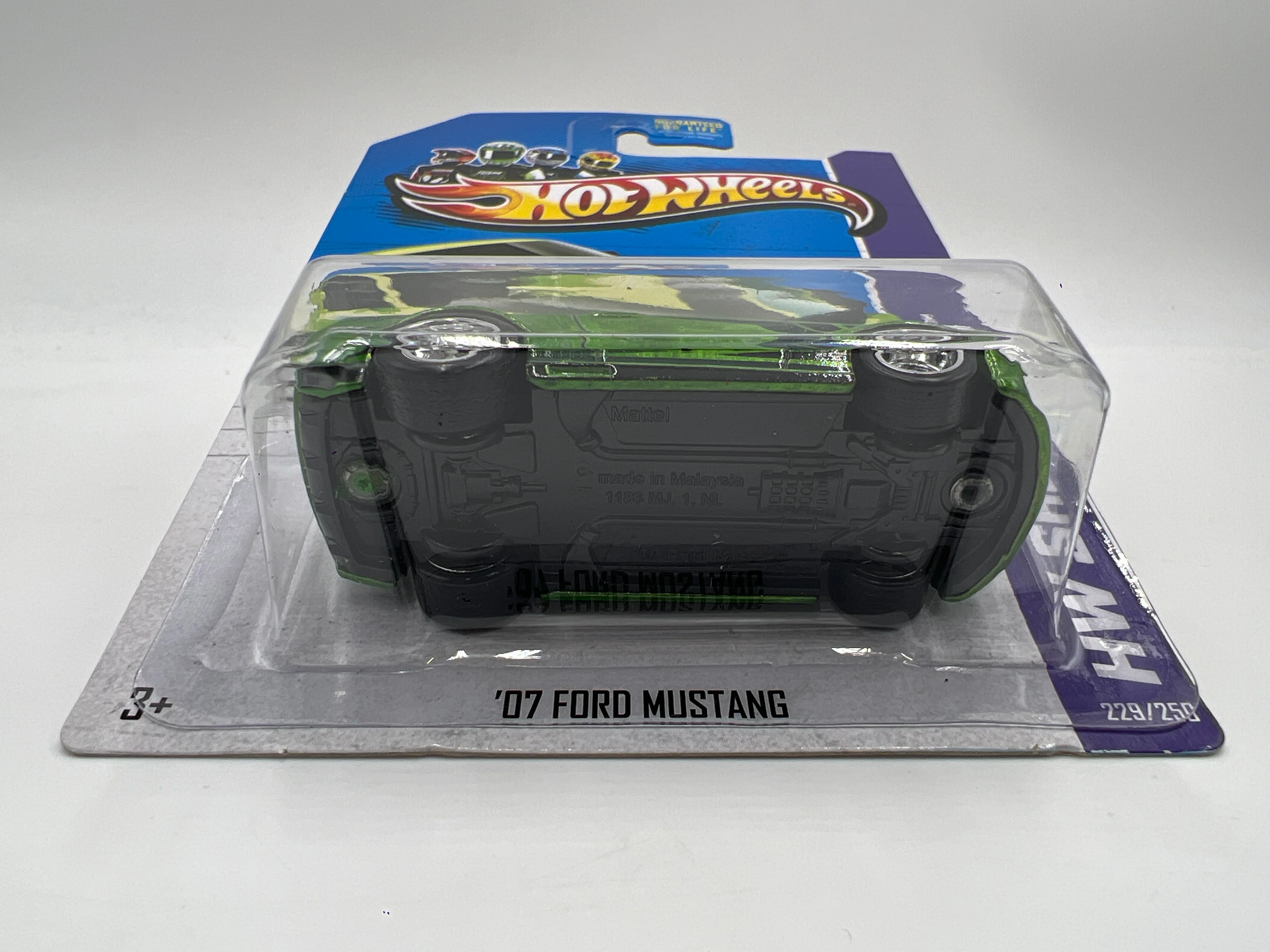 2013 Hot Wheels Super Treasure Hunt #229 07 Ford Mustang Green W/Protector - Image 6