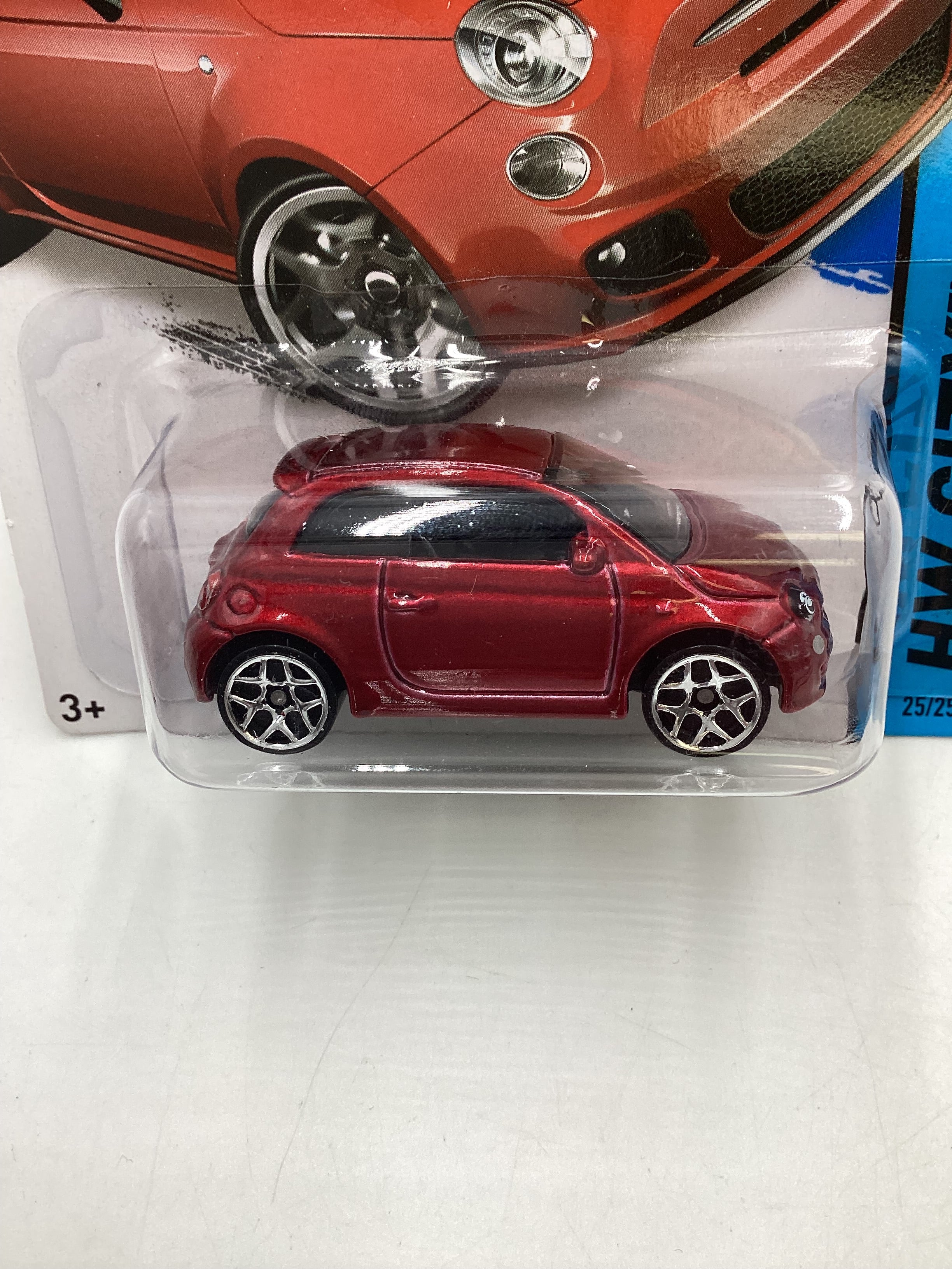 2014 Hot wheels #25 Fiat 500 Red 67C - Image 3
