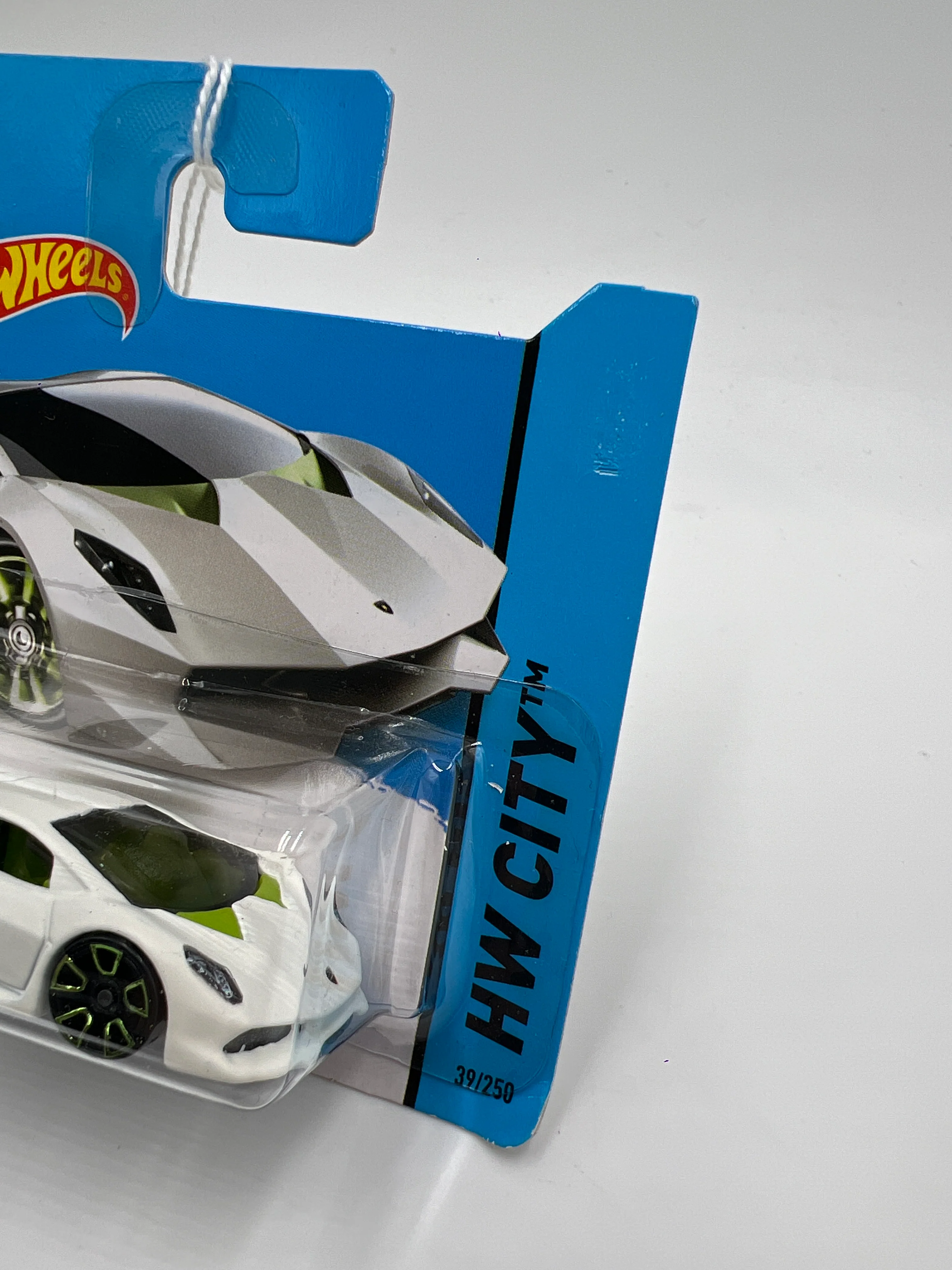 2014 Hot Wheels Short Card City #39 Lamborghini Sesto Elemento White - Image 3