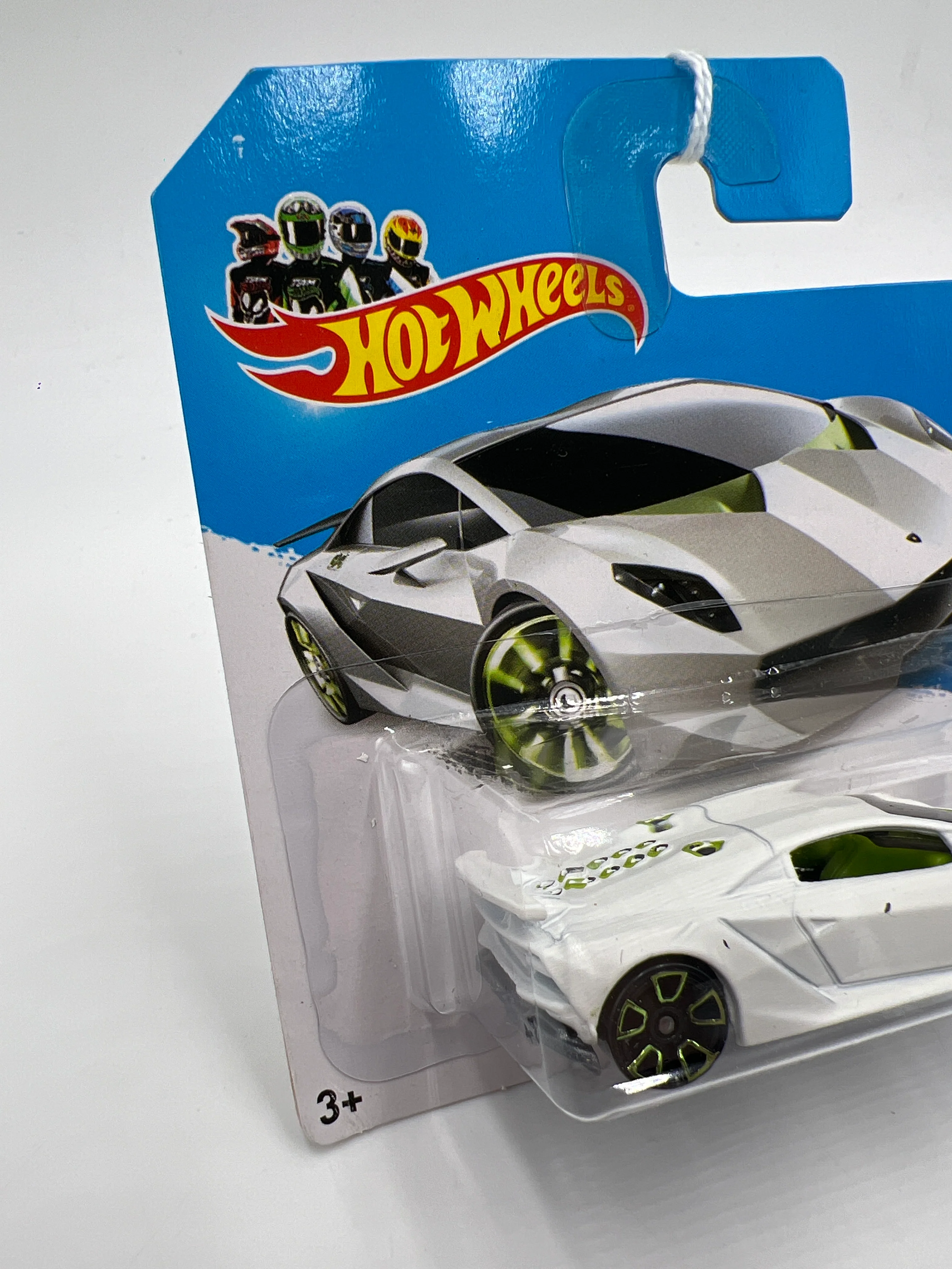 2014 Hot Wheels Short Card City #39 Lamborghini Sesto Elemento White - Image 4