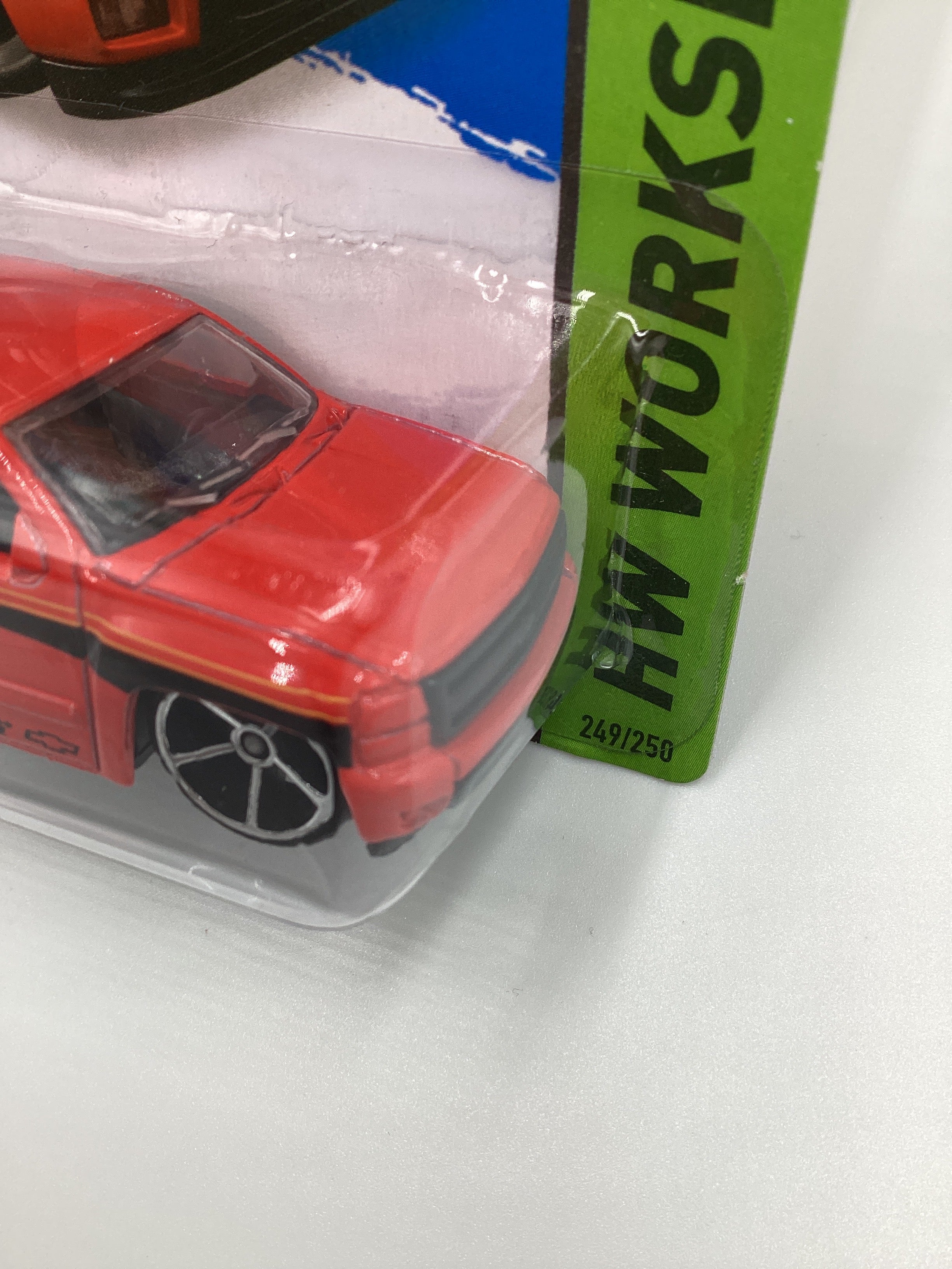 2015 Hot Wheels HW Workshop #249 Chevy Silverado Red 16A - Image 4