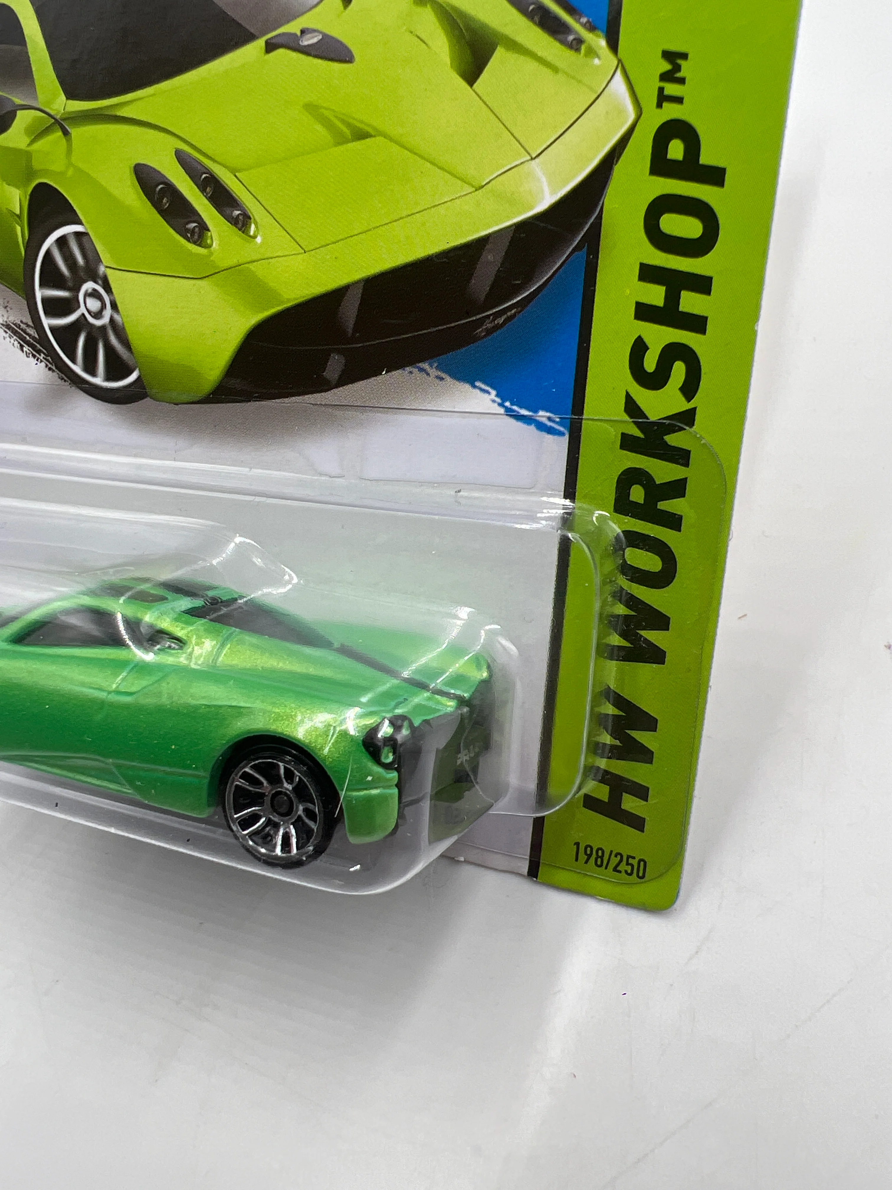 2014 Hot Wheels Workshop #198 Pagani Huayra Green *Backward Facing Error* 104E - Image 4