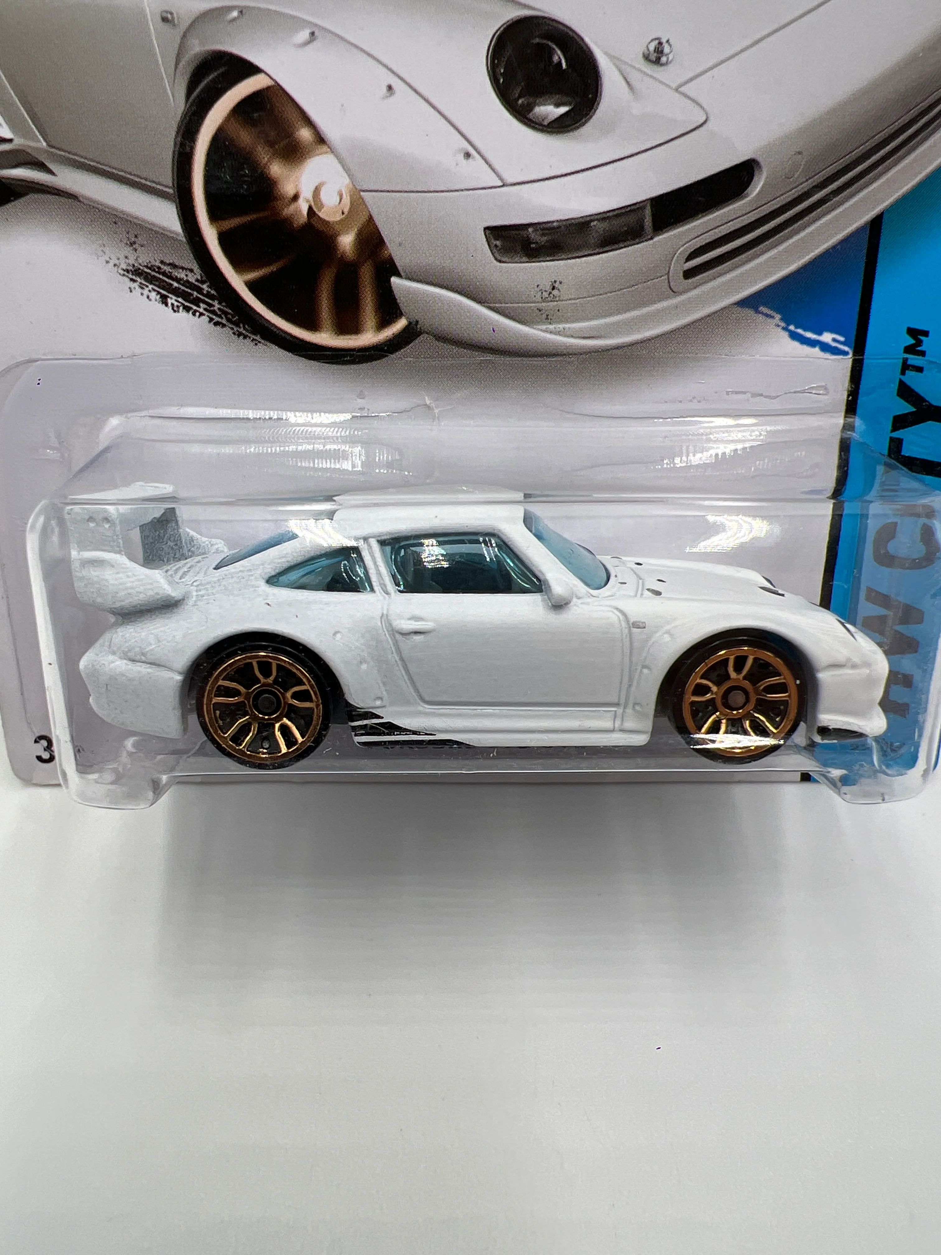 2014 Hot Wheels HW City #27 Porsche 993 GT2 White SR - Image 3