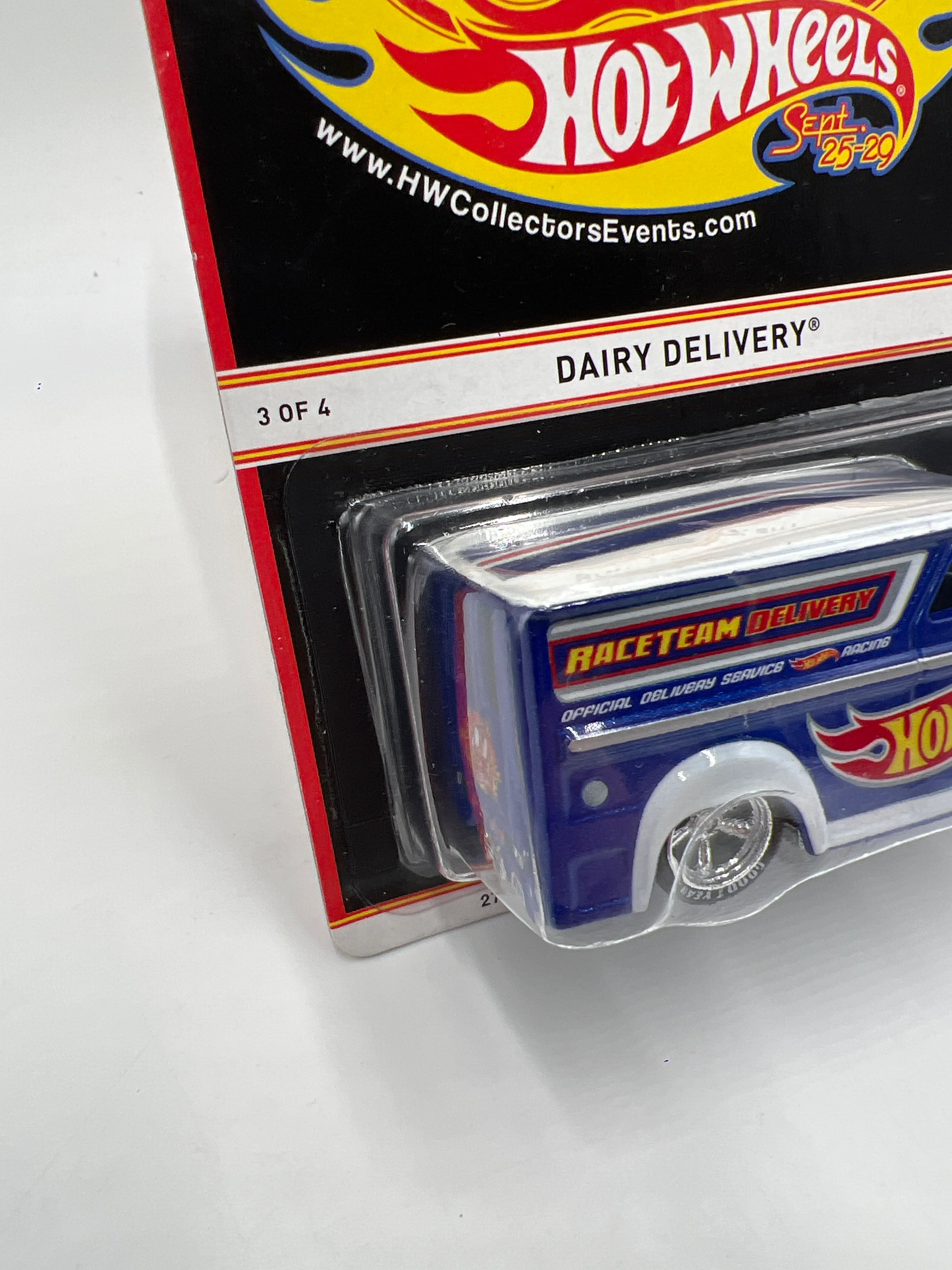 2013 Hot Wheels 27th Annual Collectors Convention CA #1588/2000 Dairy Delivery W/Protector - Image 4