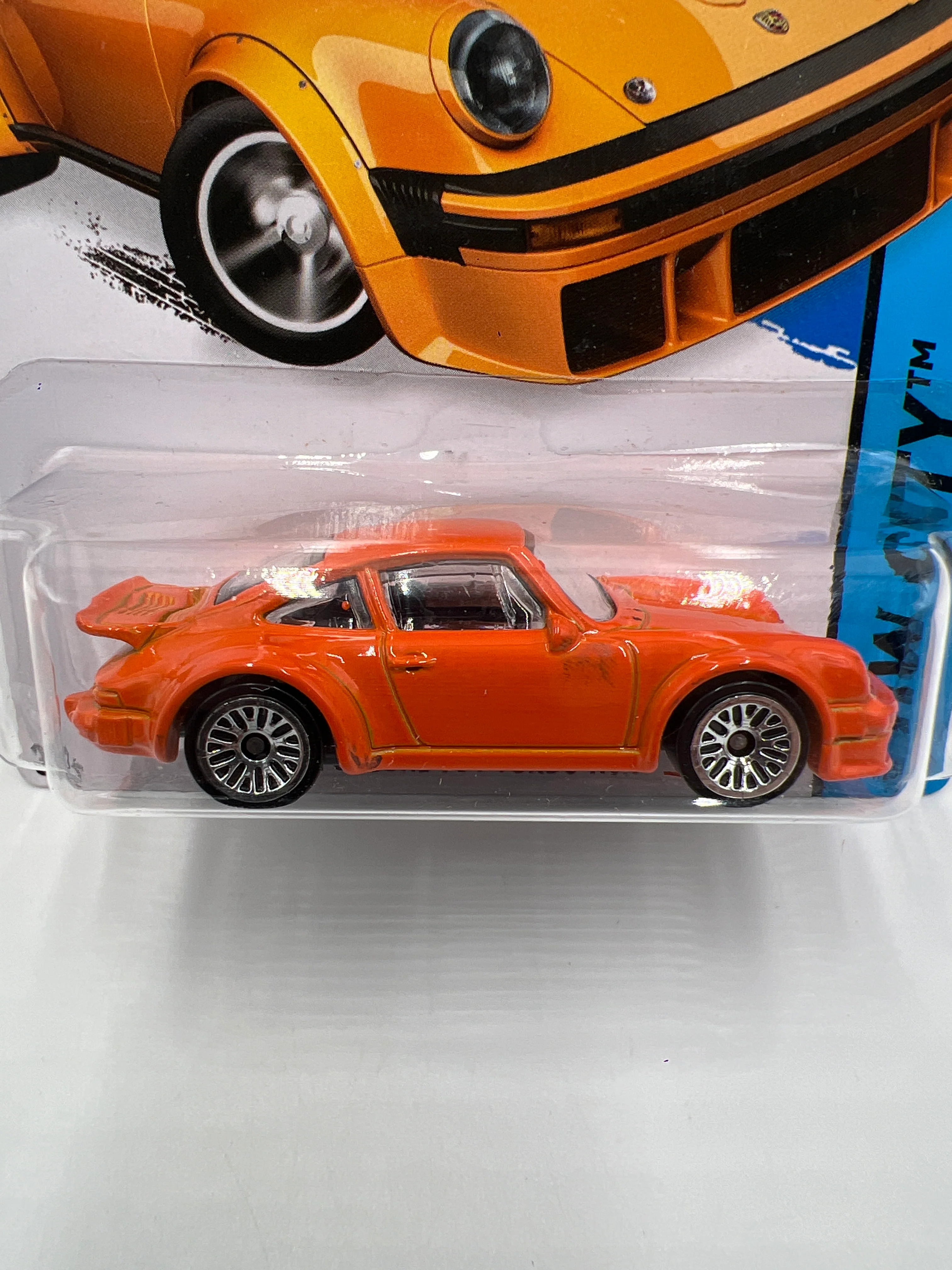 2014 Hot Wheels City #74 Porsche 934 Turbo RSR Orange - Image 2