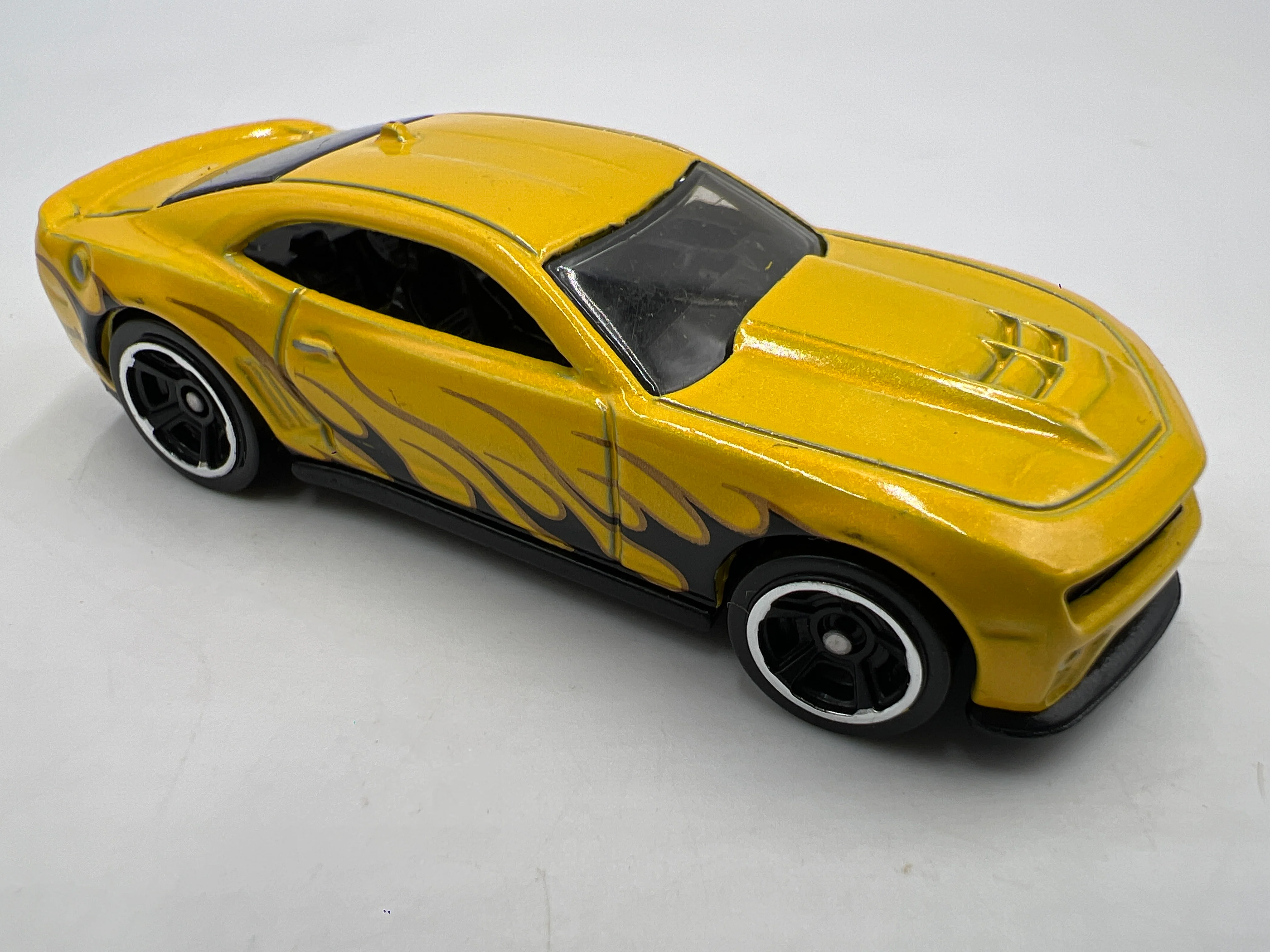 2016 Hot Wheels Mystery Models Series 1 #4 12 Camaro ZL1 Concept Yellow - Image 2