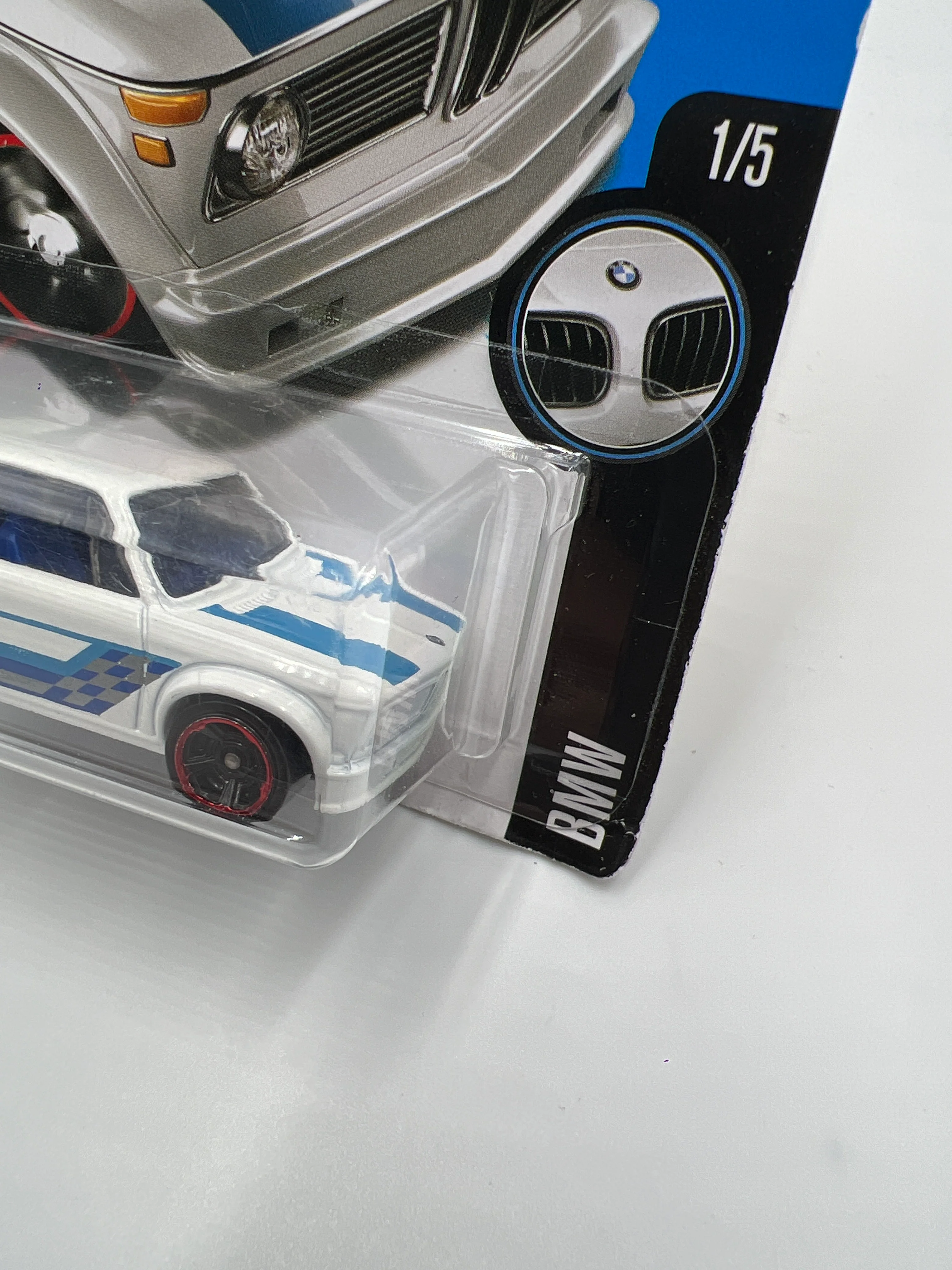 2016 Hot Wheels BMW Series #186 BMW 2002 White 103D - Image 4