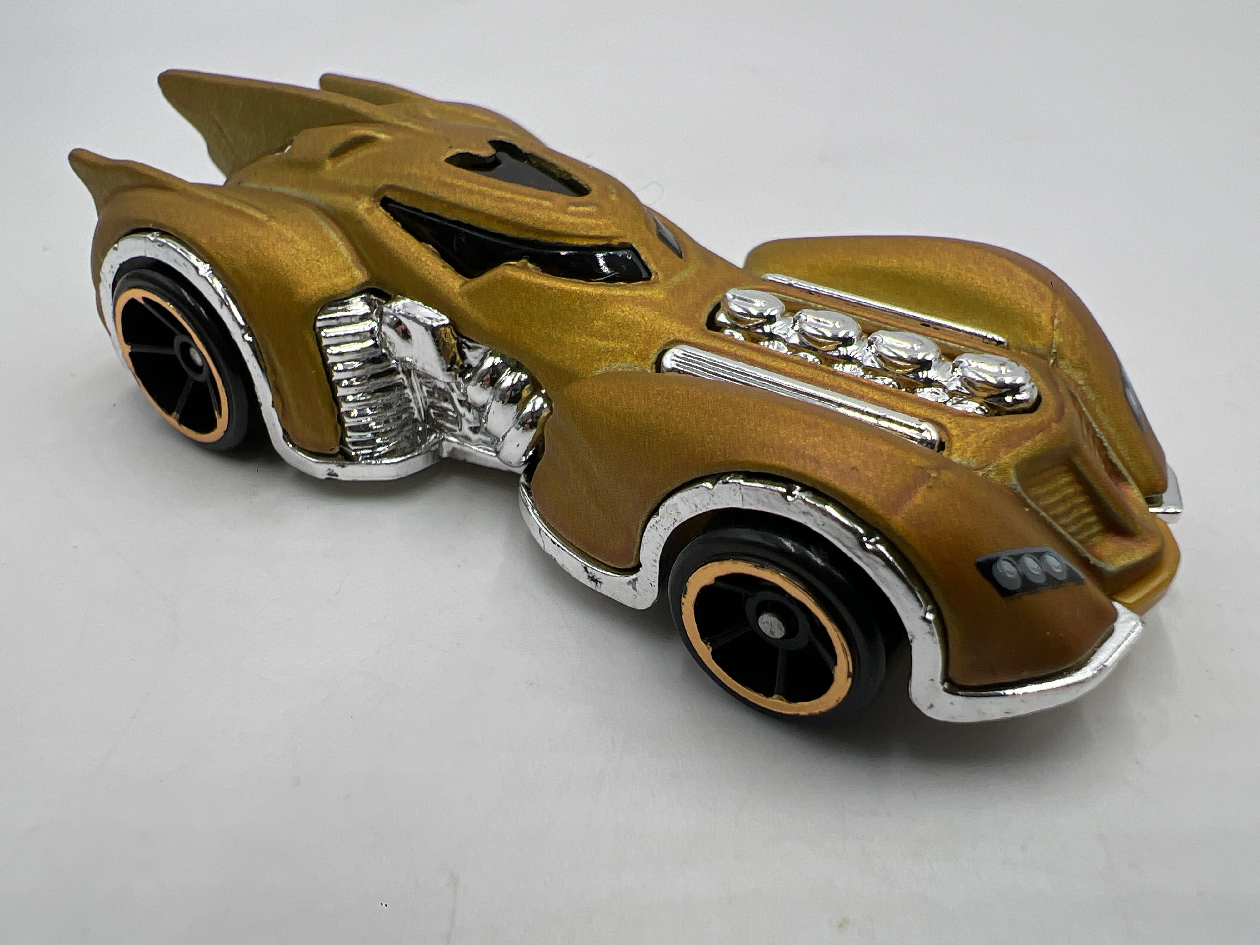 2017 Hot Wheels Mystery Models Series 2 #3 Chase Batman Arkham Asylum Gold - Image 2