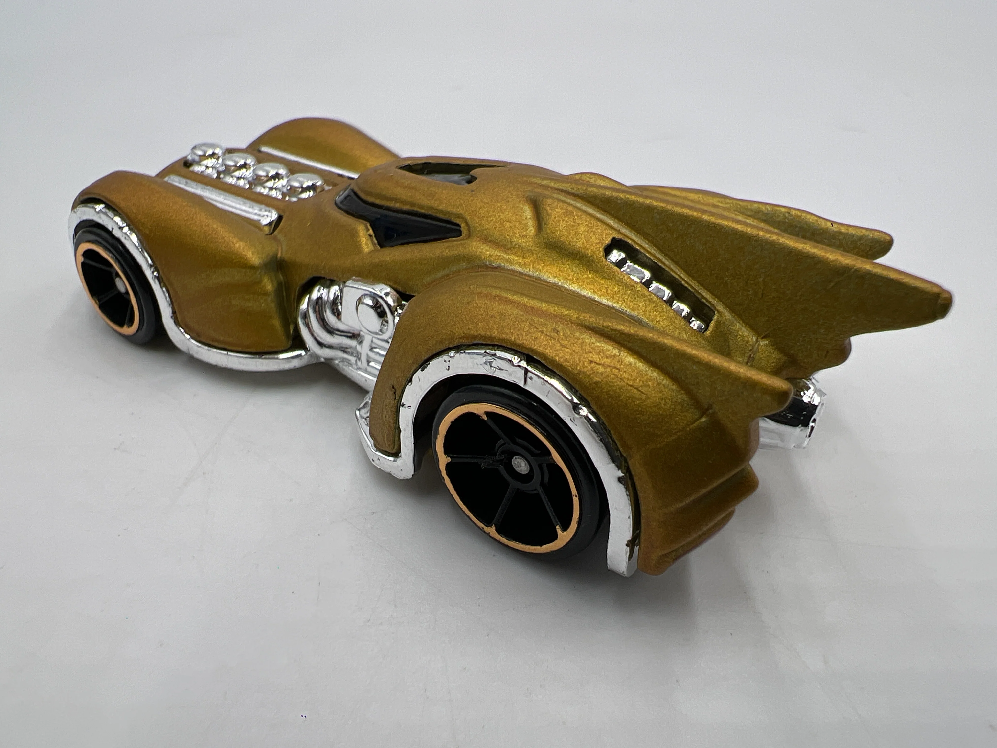 2017 Hot Wheels Mystery Models Series 2 #3 Chase Batman Arkham Asylum Gold - Image 3