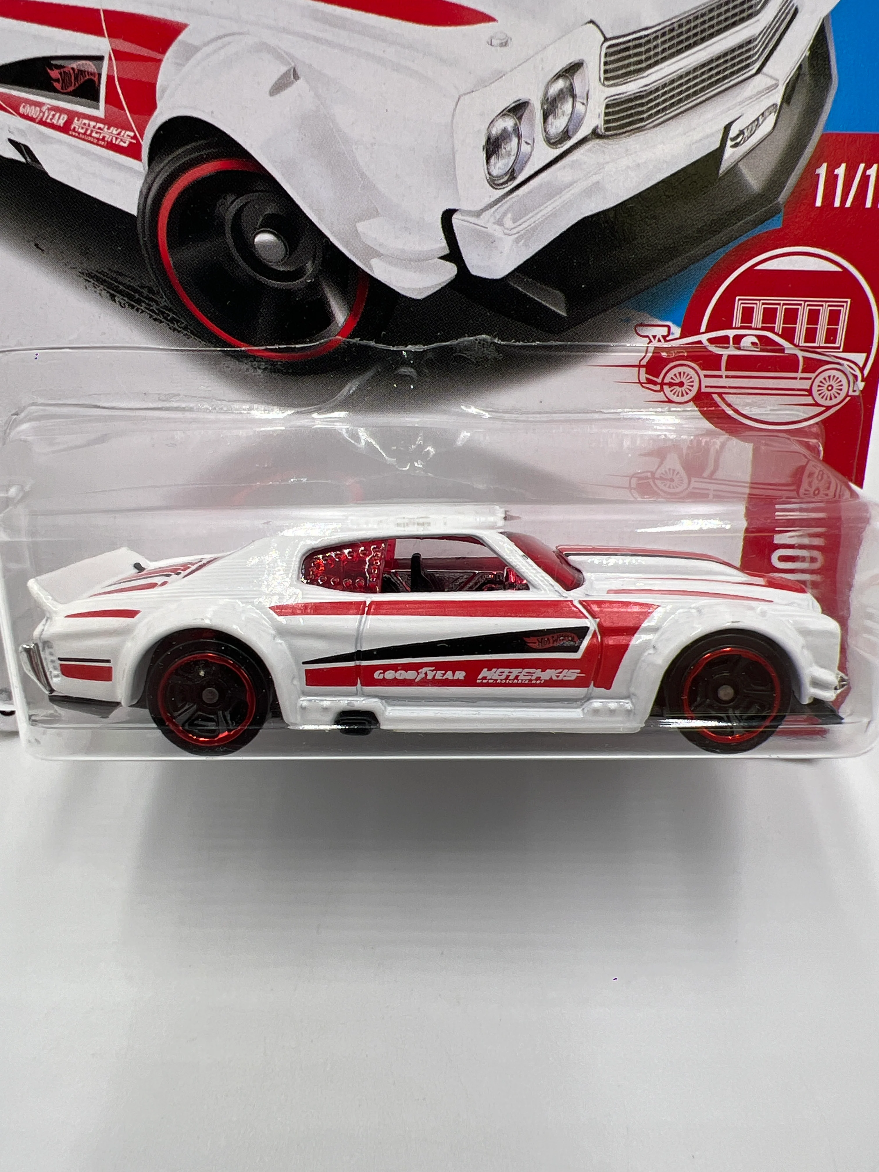 2017 Hot Wheels Target Red Edition 70 Chevy Chevelle White 148E - Image 3