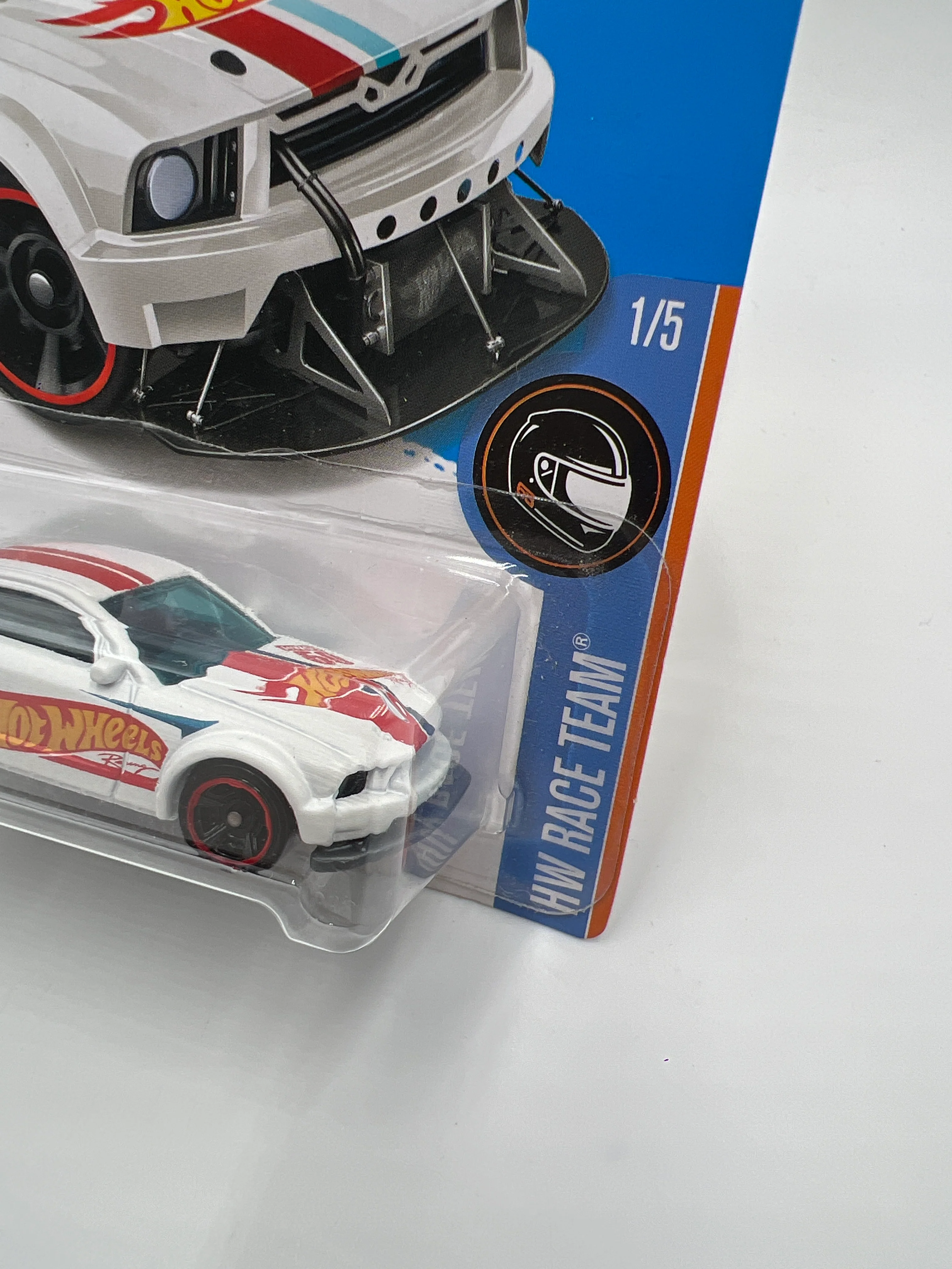 2017 Hot Wheels Race Team Kmart Exclusive 2005 Ford Mustang White 238B - Image 3