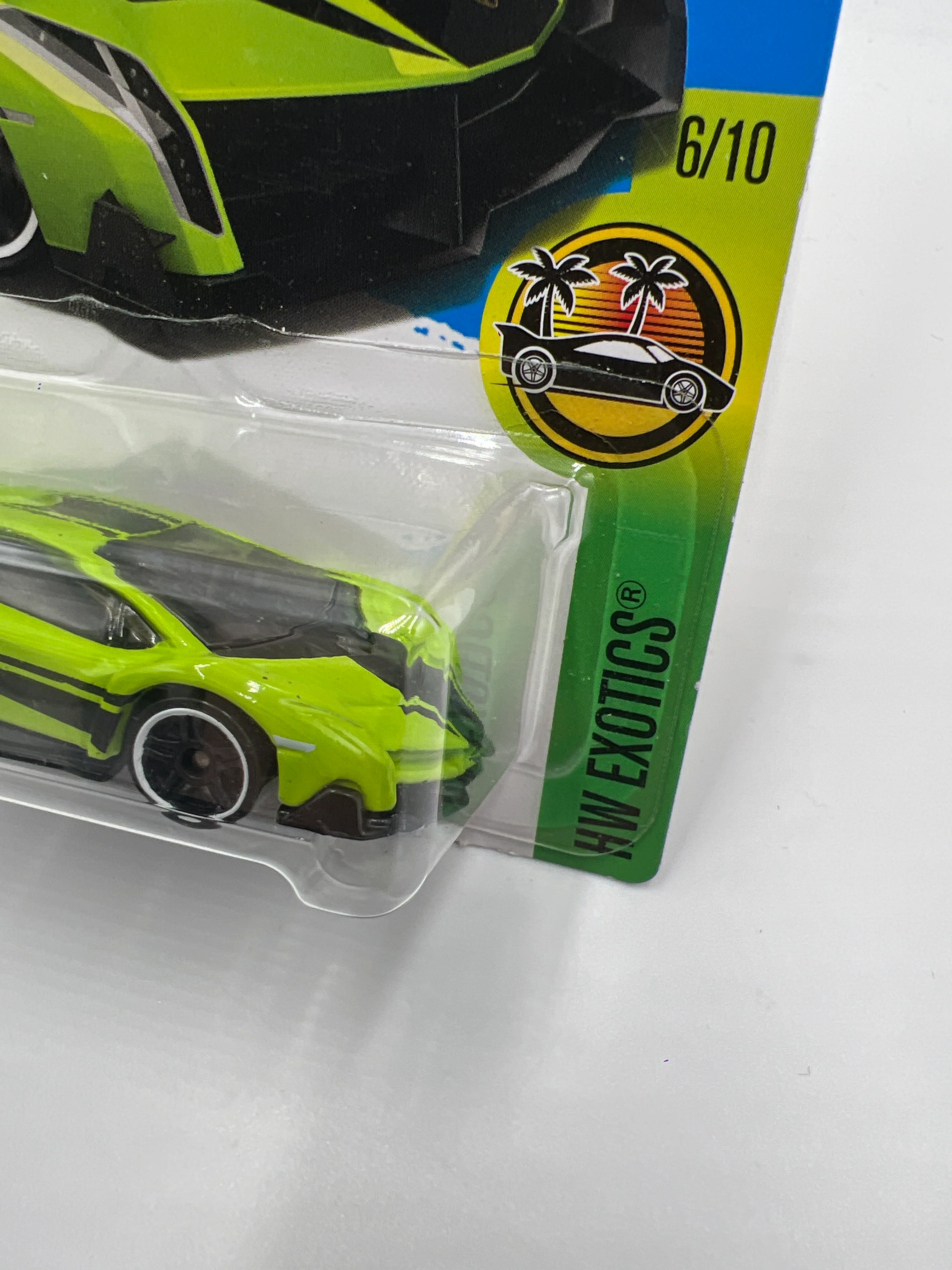 2017 Hot Wheels Hw Exotics #165 Lamborghini Veneno Green see description crease 102A - Image 3