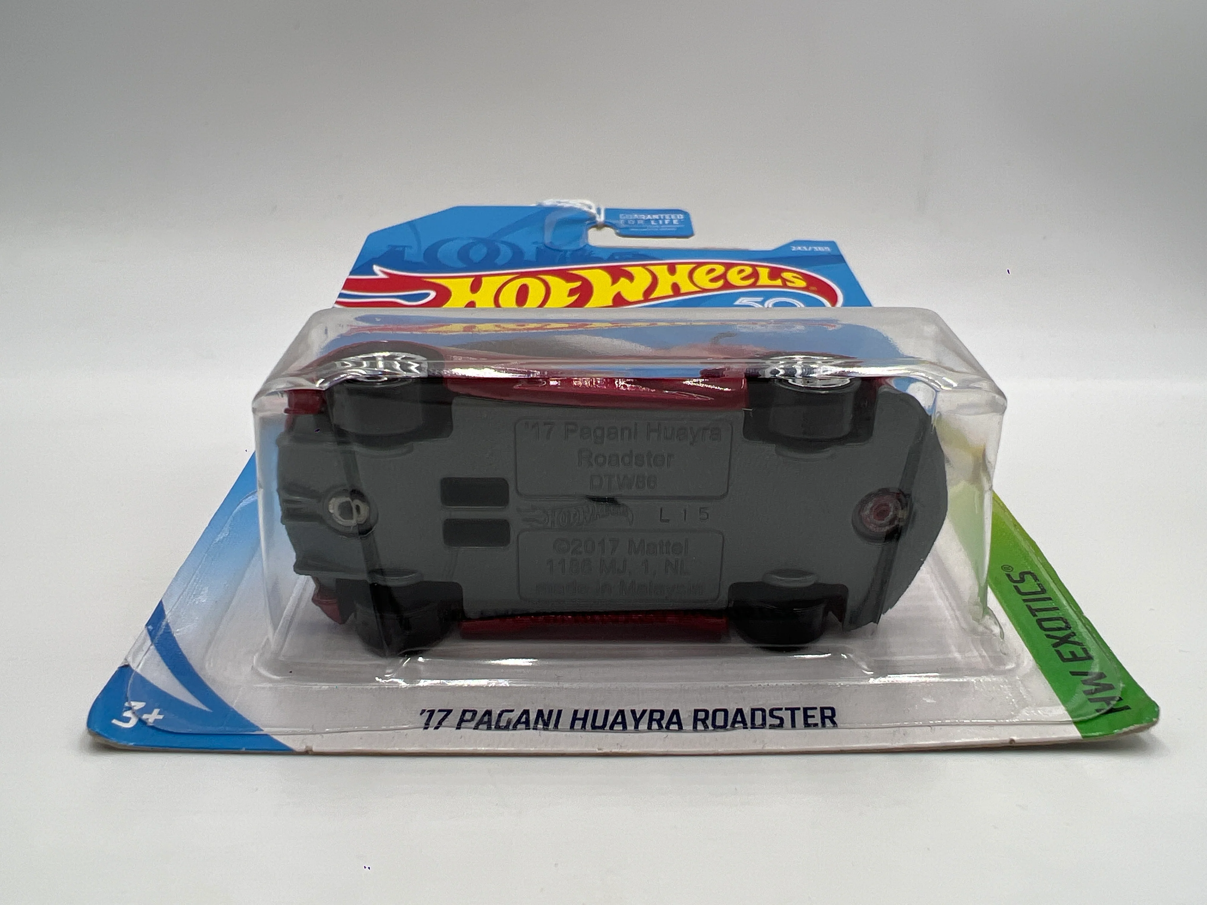 2018 Hot Wheels Exotics #243 17 Pagani Huayra Roadster Red - Image 5