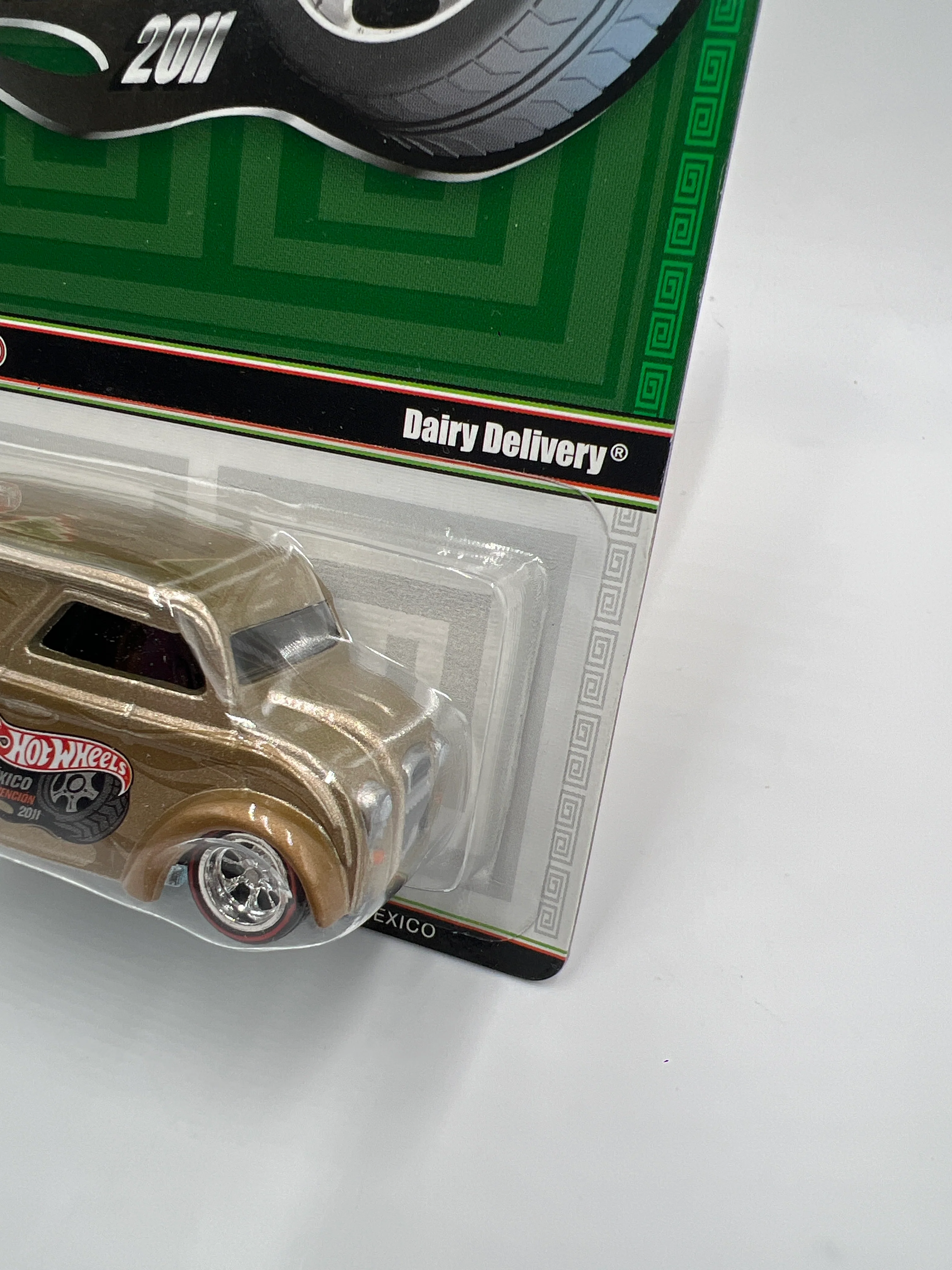 2011 Hot Wheels Mexico Convention 2423/4000 Dairy Delivery Silver W/Protector - Image 3