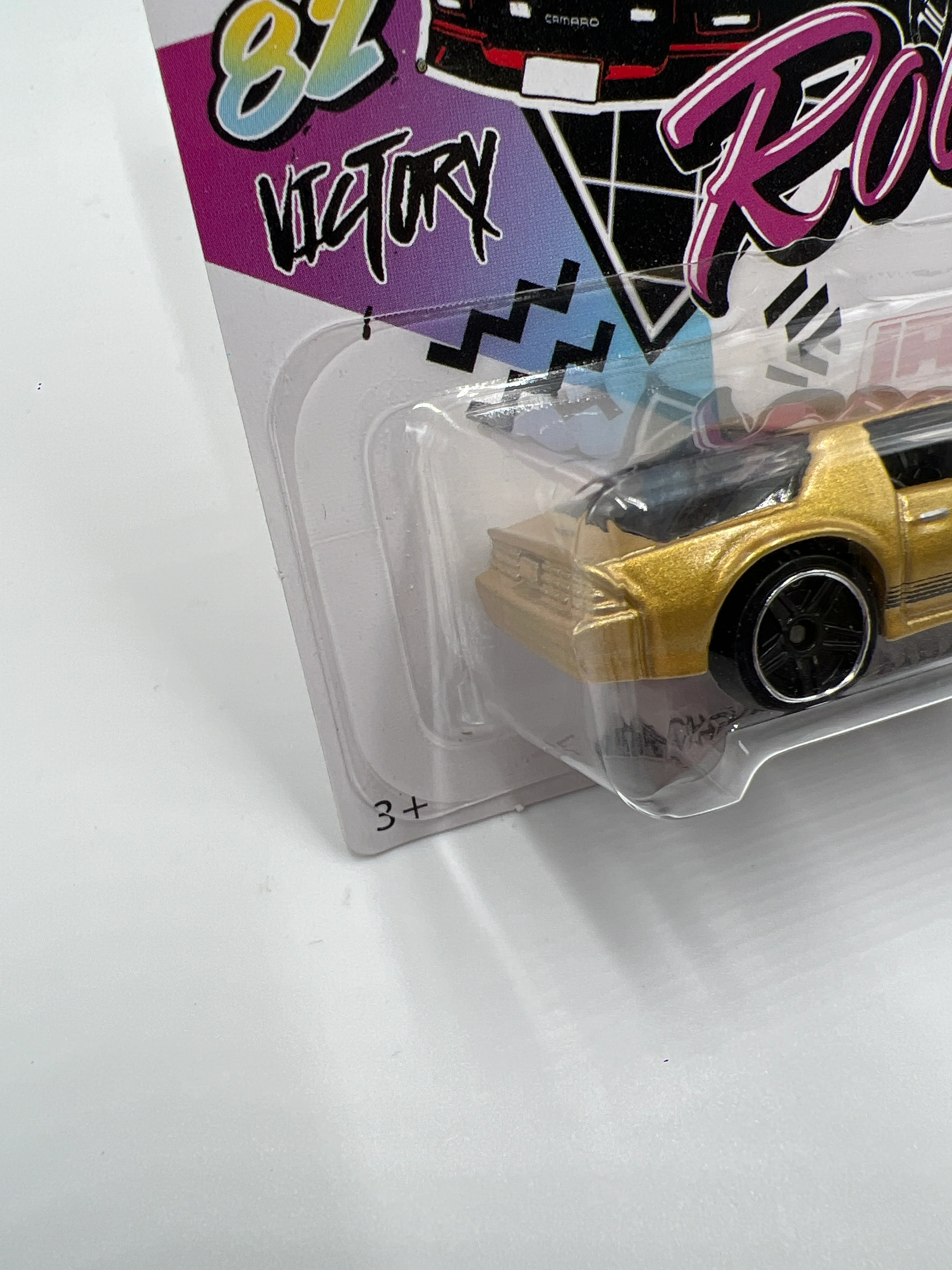 2018 Hot Wheels 50th Anniversary Camaro Series #5 85 Chevrolet Camaro Gold 151F - Image 5