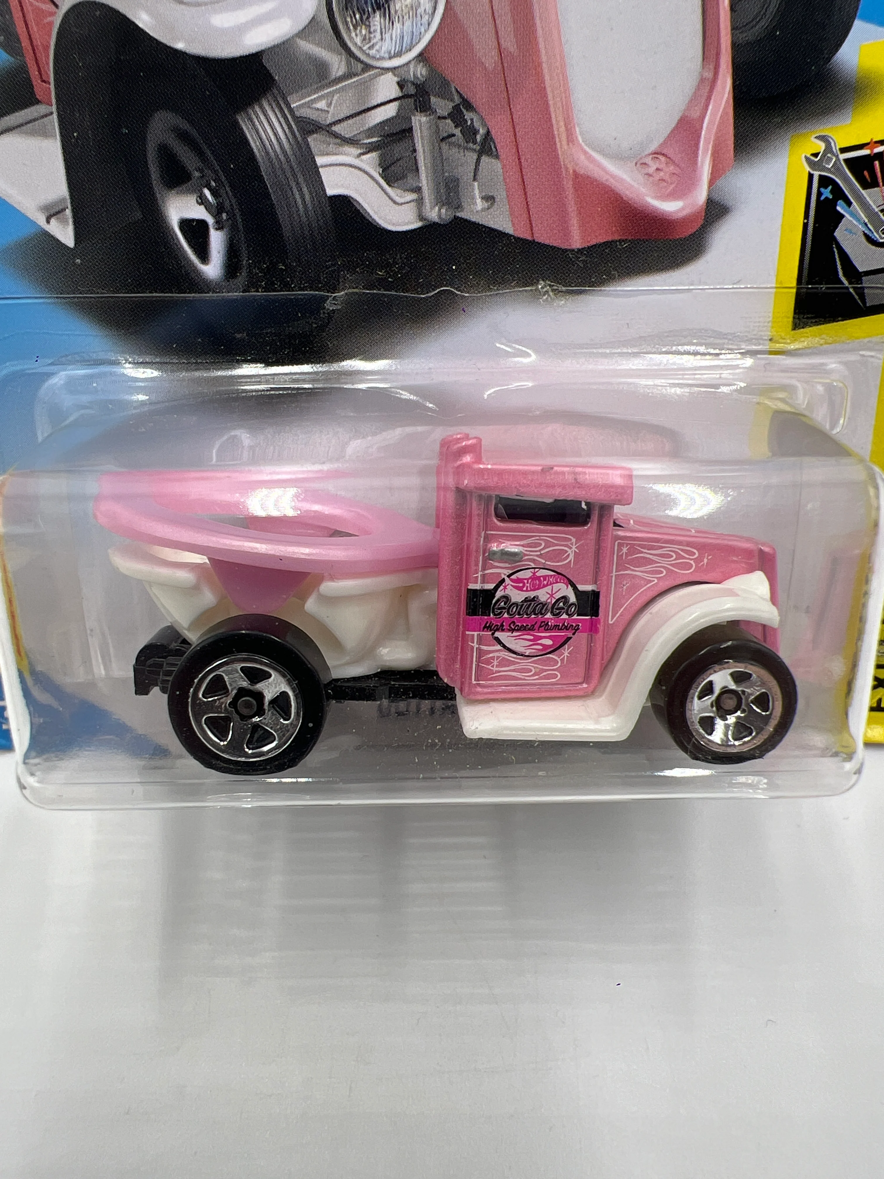 2018 Hot Wheels Experimotors #49 Gotta Go Pink W/Protector - Image 3