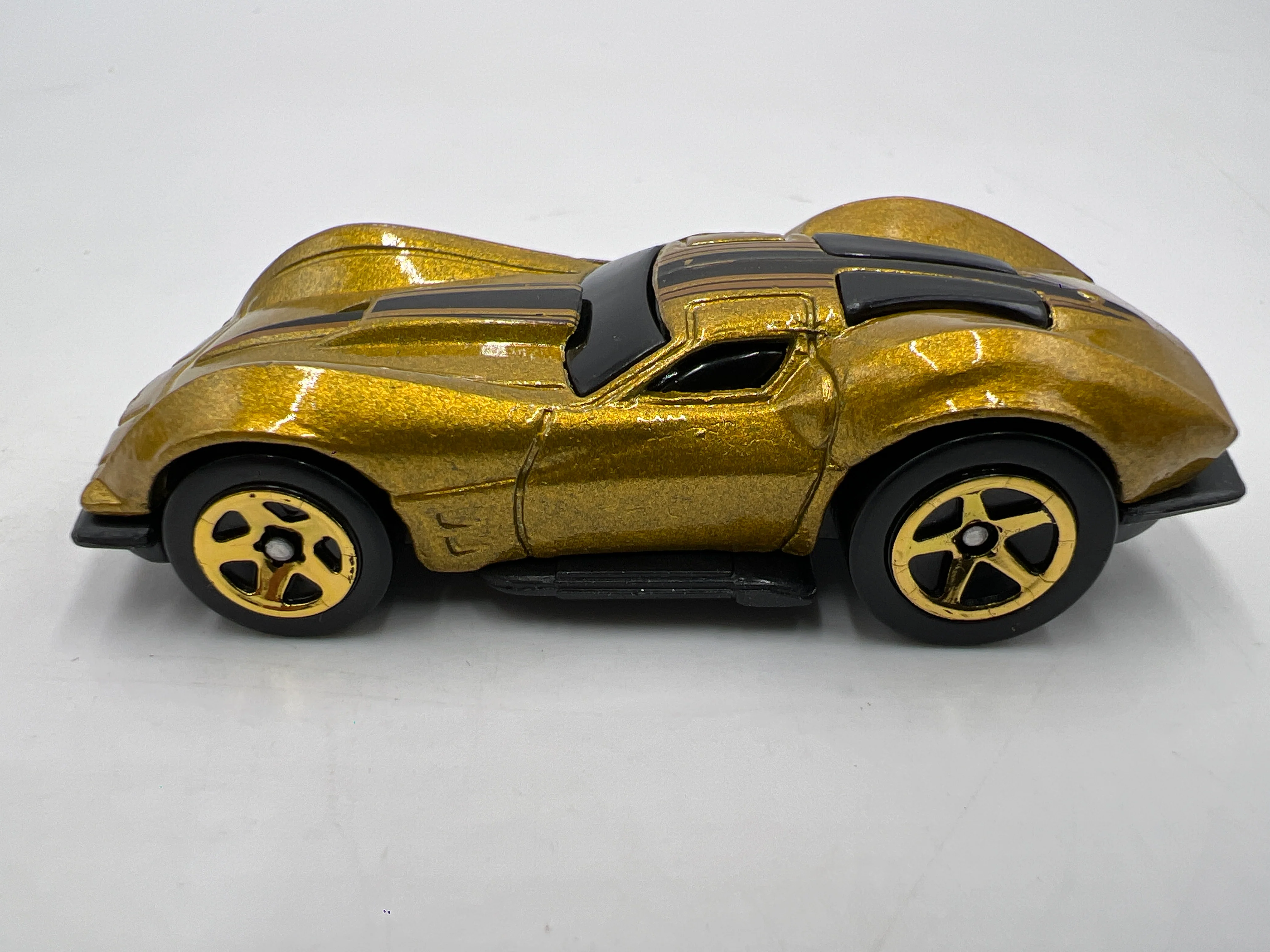 2015 Hot Wheels Mystery Models Series 2 #3 Chase 63 Corvette Stingray Gold - Image 5