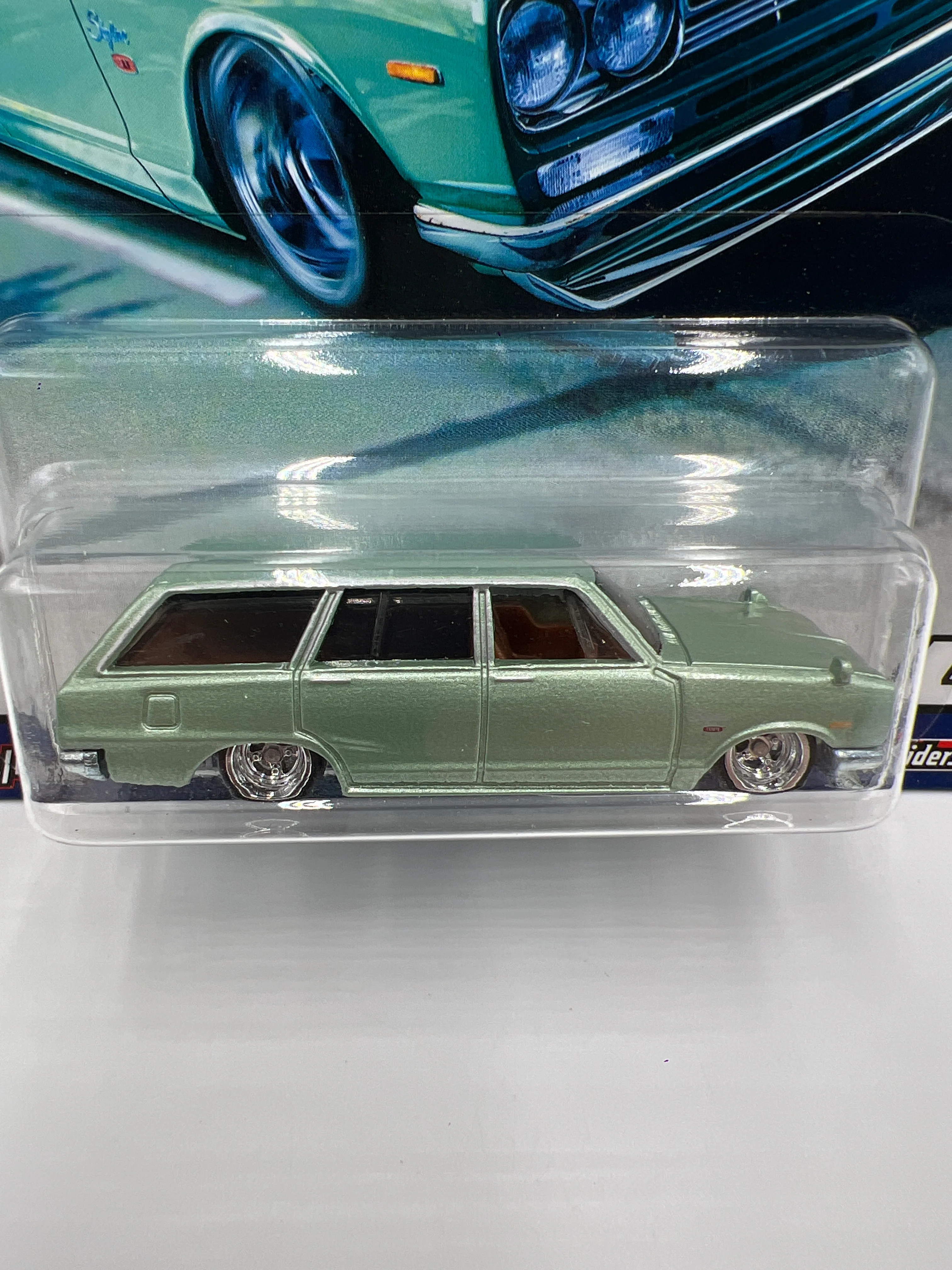 Hot Wheels Premium Cargo Carriers #4 Nissan C10 Skyline Wagon Light Green 245B - Image 2