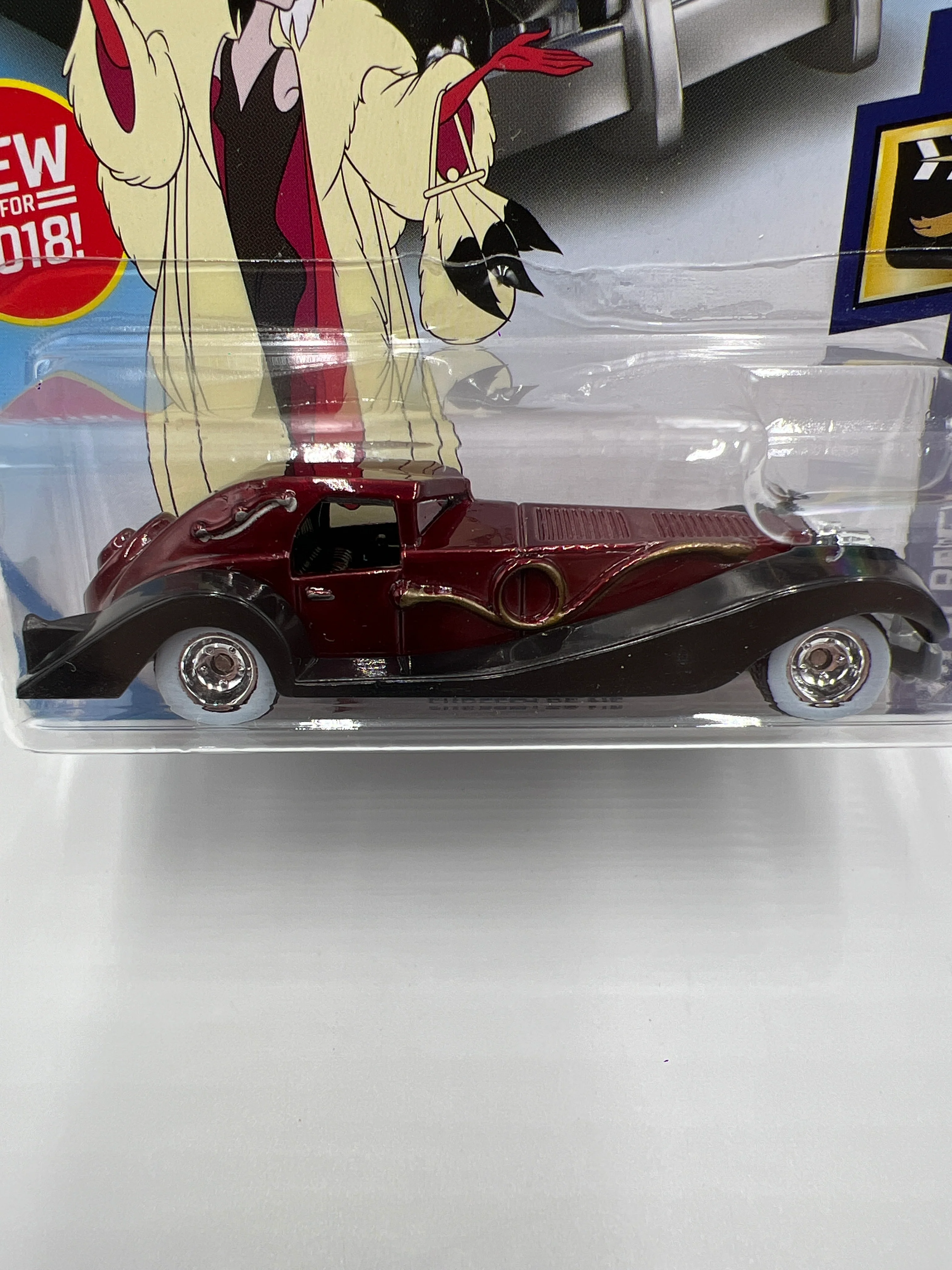2018 Hot Wheels Super Treasure Hunt Cruella De Vil Red W/Protector Cracked Blister - Image 3