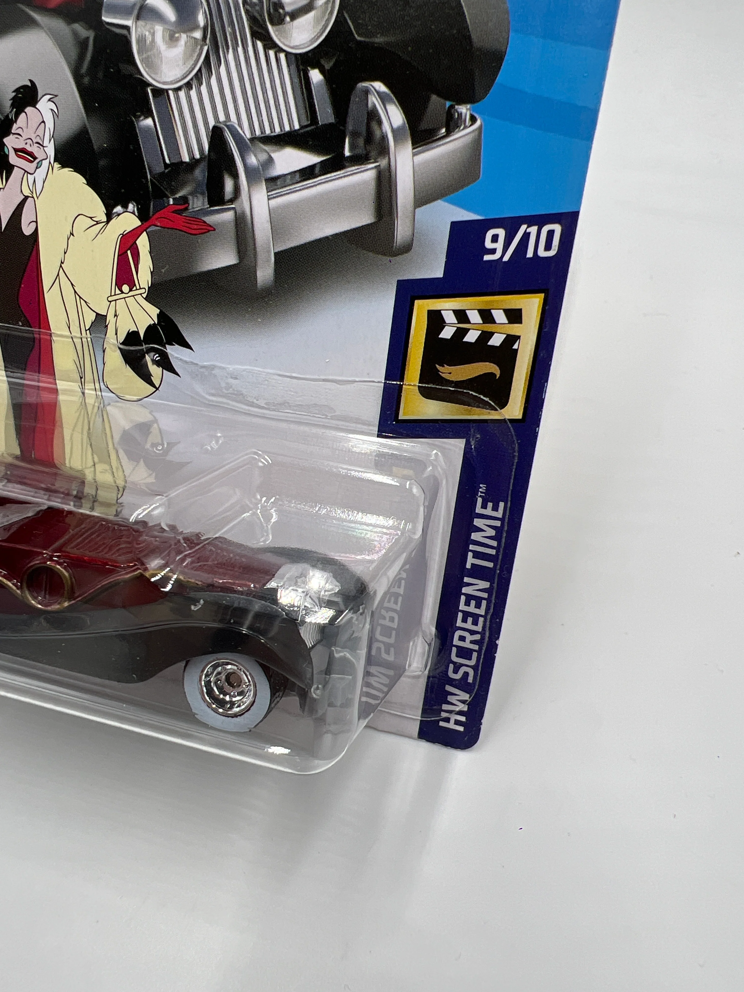 2018 Hot Wheels Super Treasure Hunt Cruella De Vil Red W/Protector Cracked Blister - Image 4